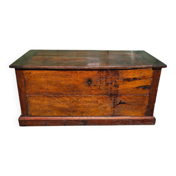 Coffre ancien rustique en bois massif – XIXe siècle