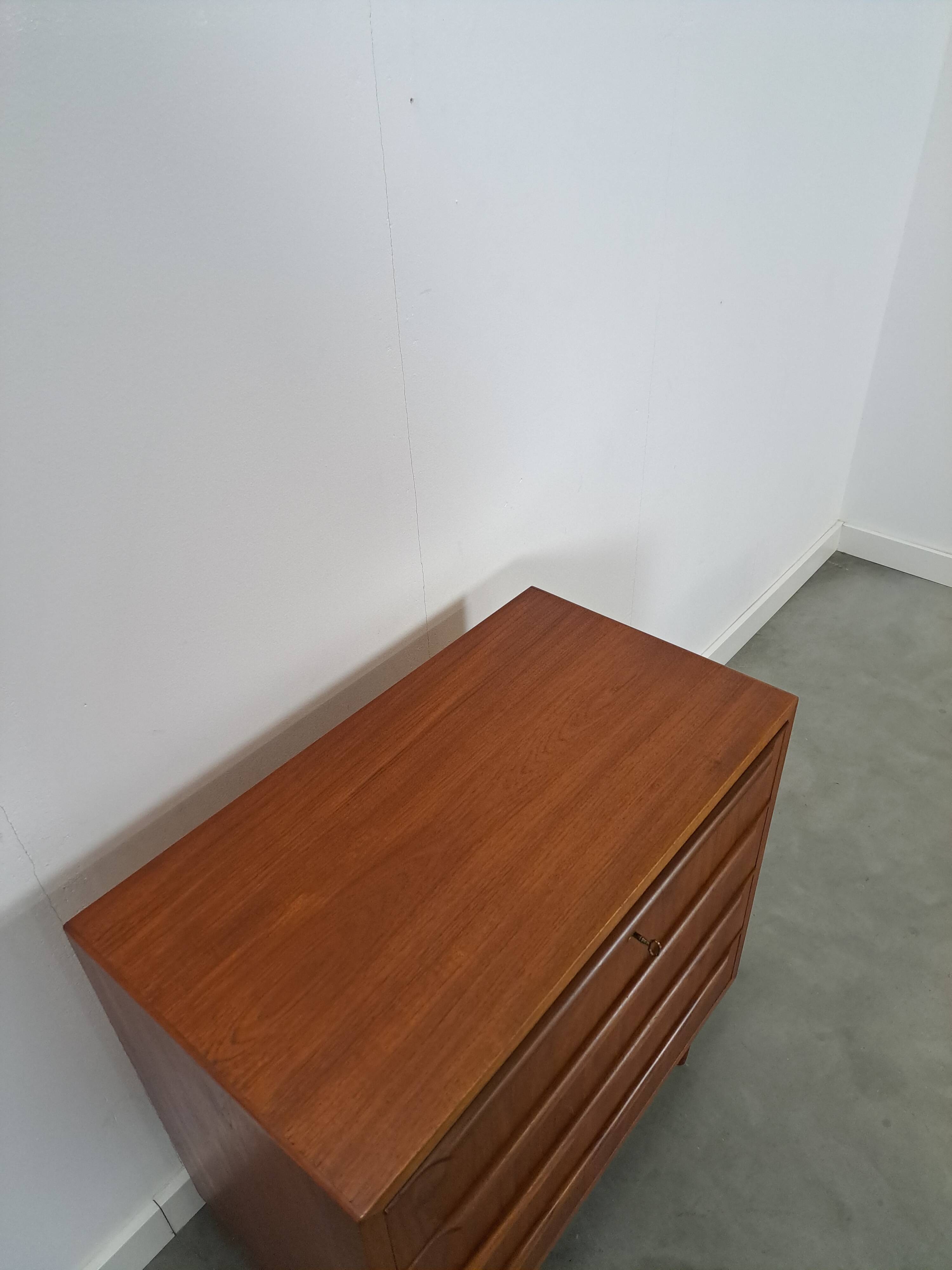 Teak Deense ladekast met 4 lades vintage
