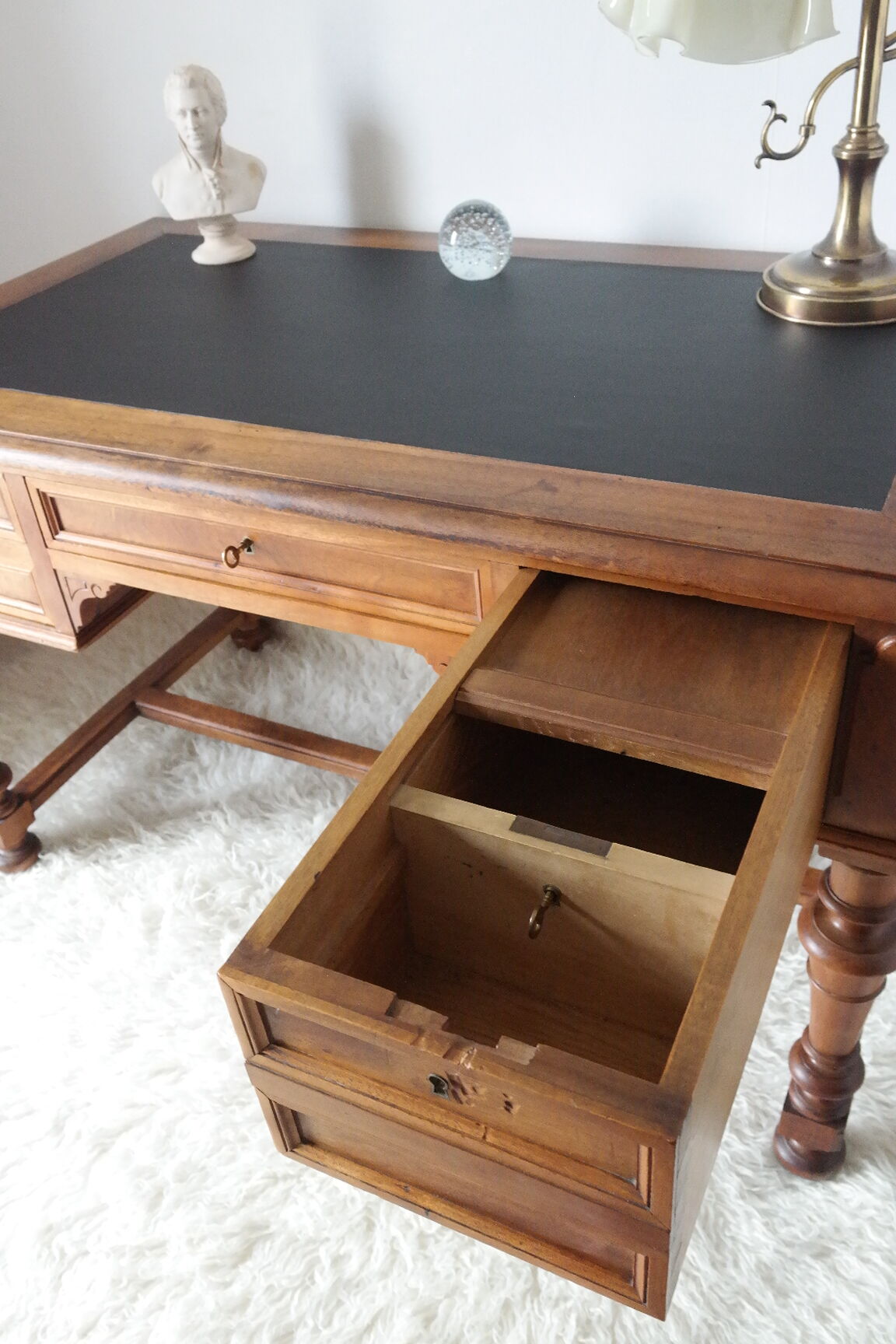 Office minister in walnut style Louis Philippe XXème