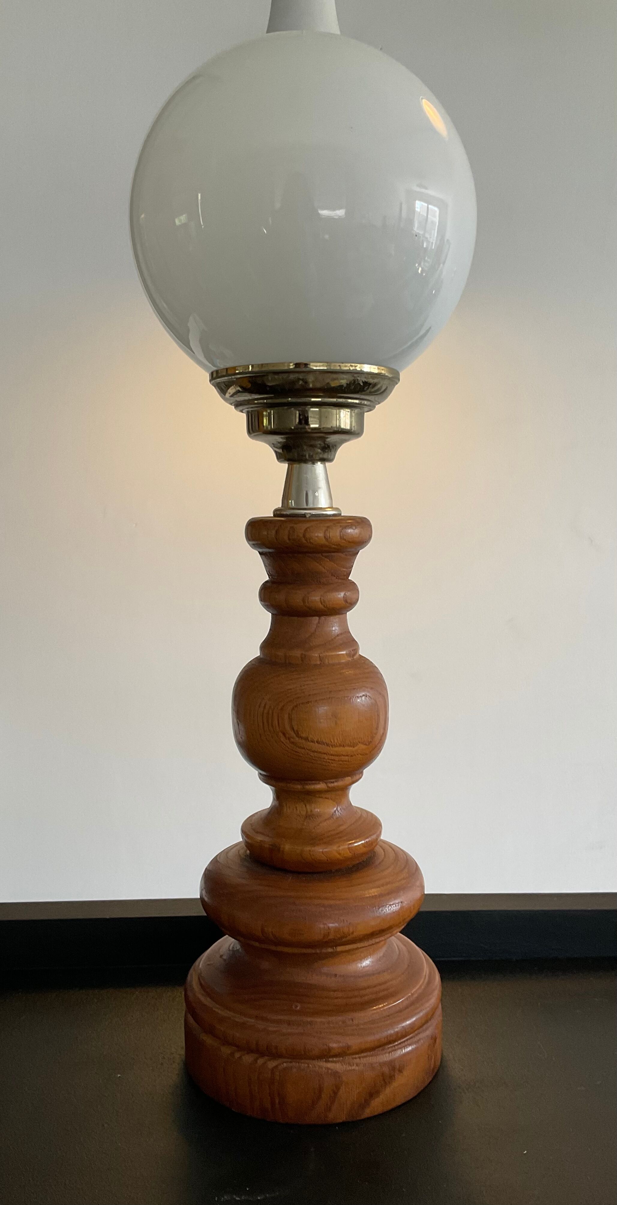 Scandinavian lamp in wood and opaline