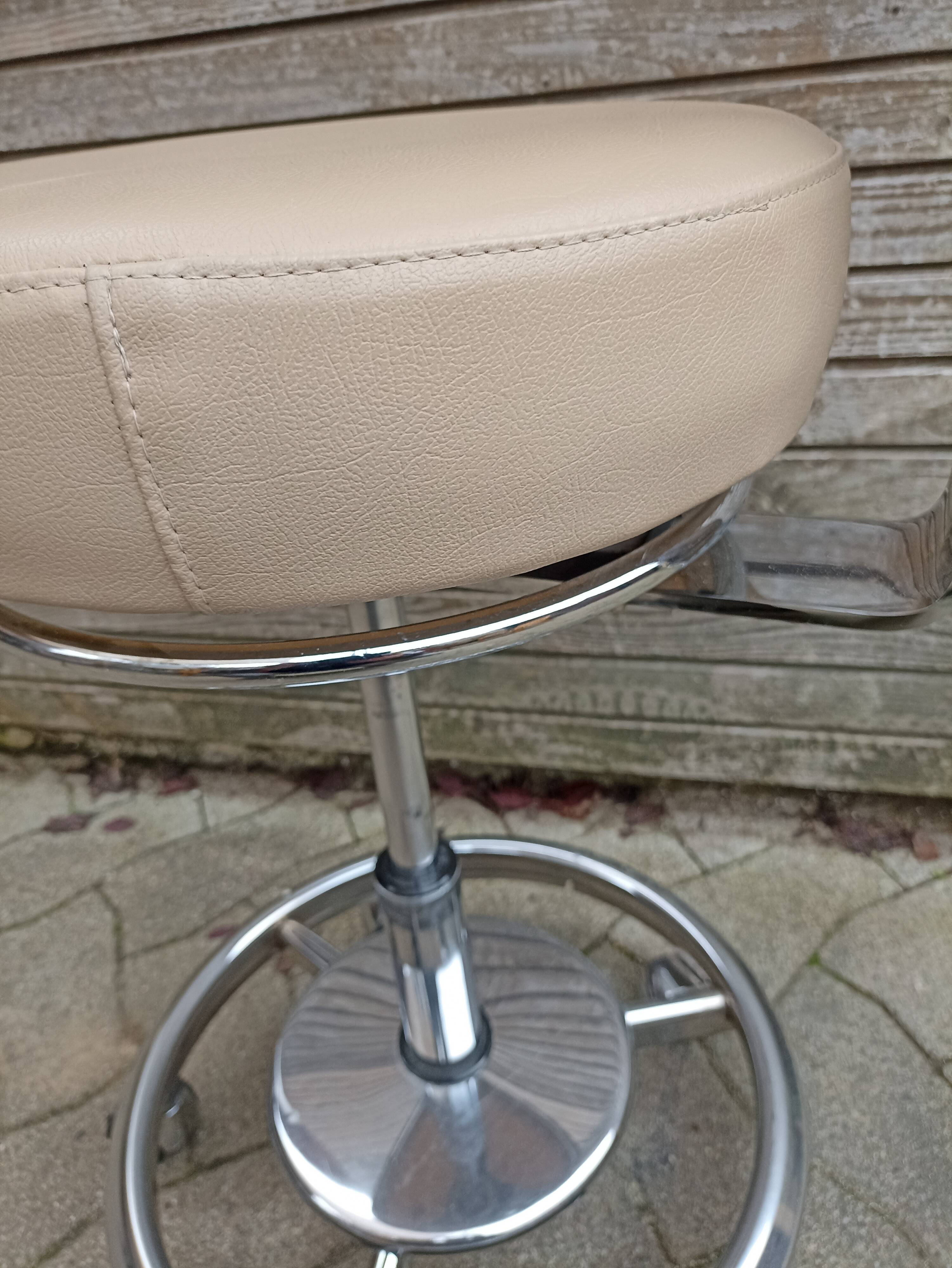 Industrial dentist chair