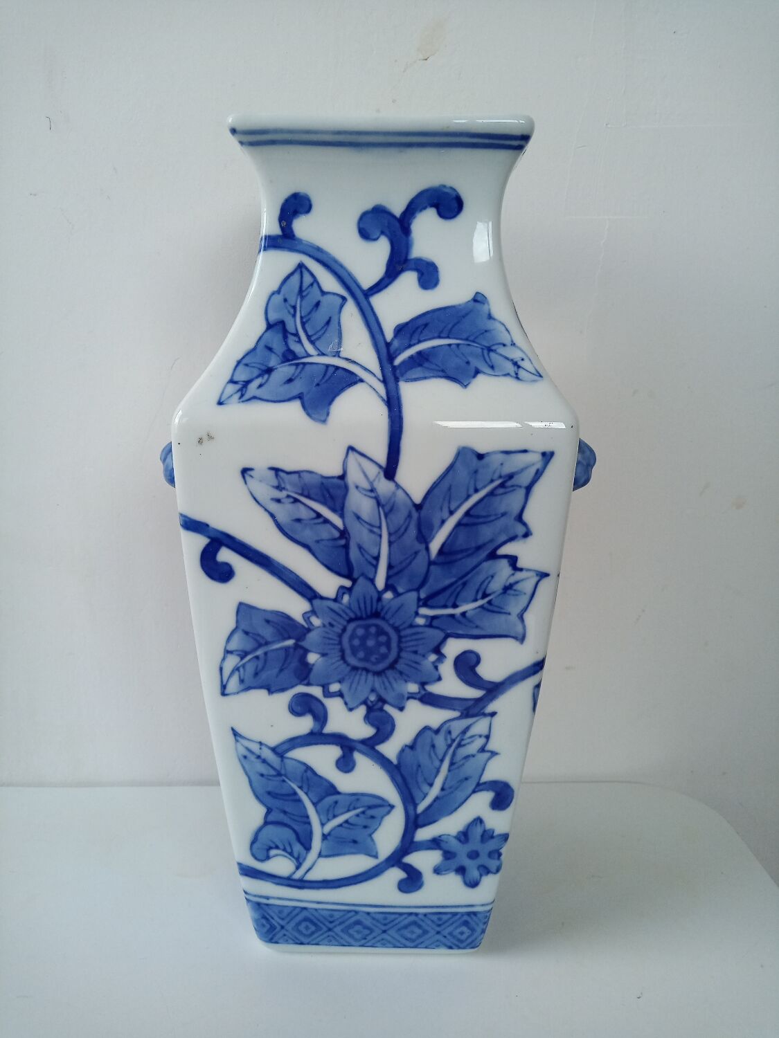 Asian vase shape baluster floral decoration handle Lion's head