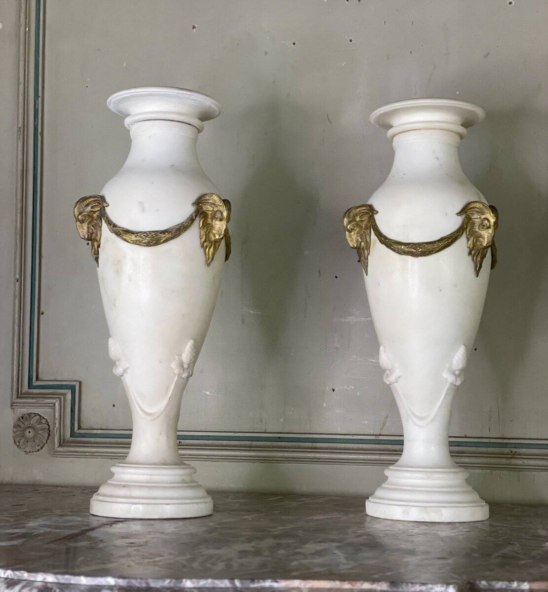 Pair of vases in white statuary marble, gilt bronze, circa 1900