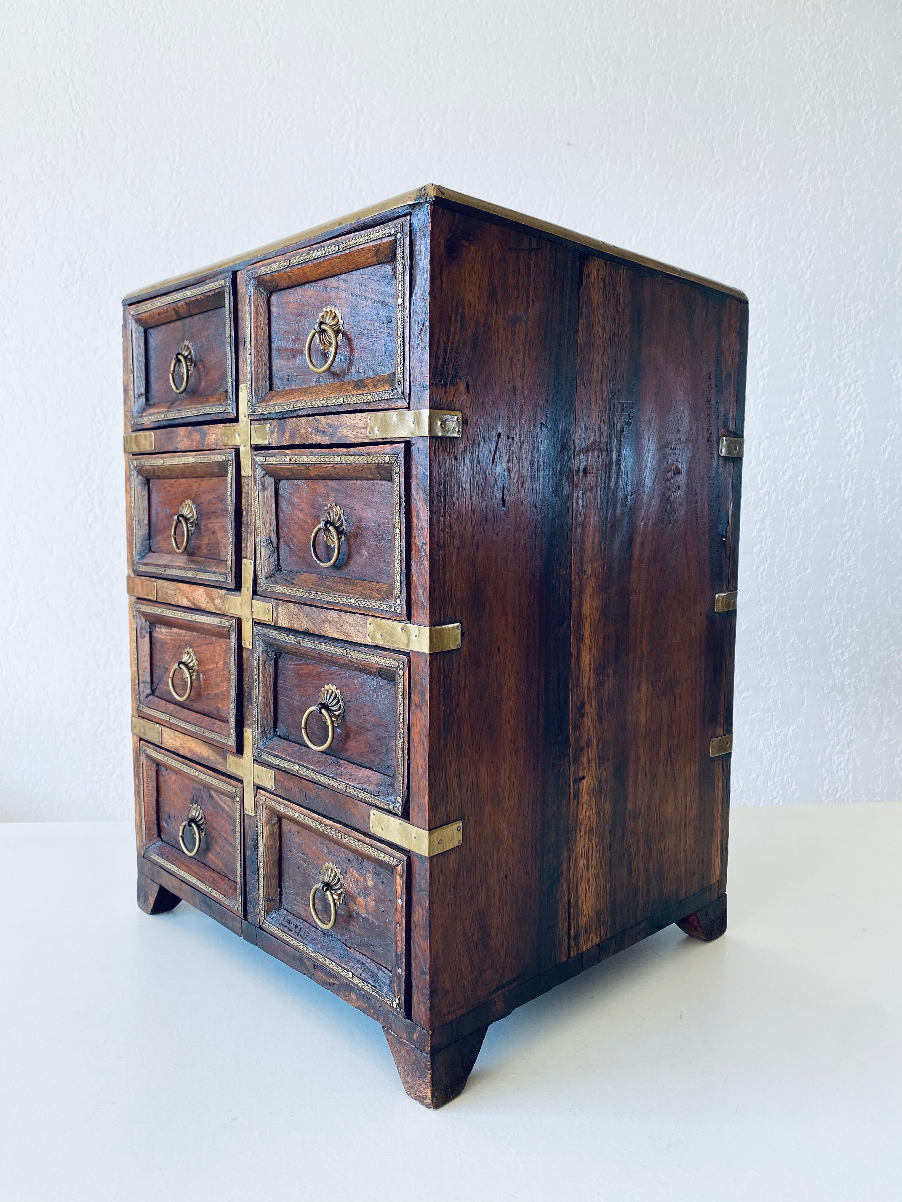 Cabinet with drawers