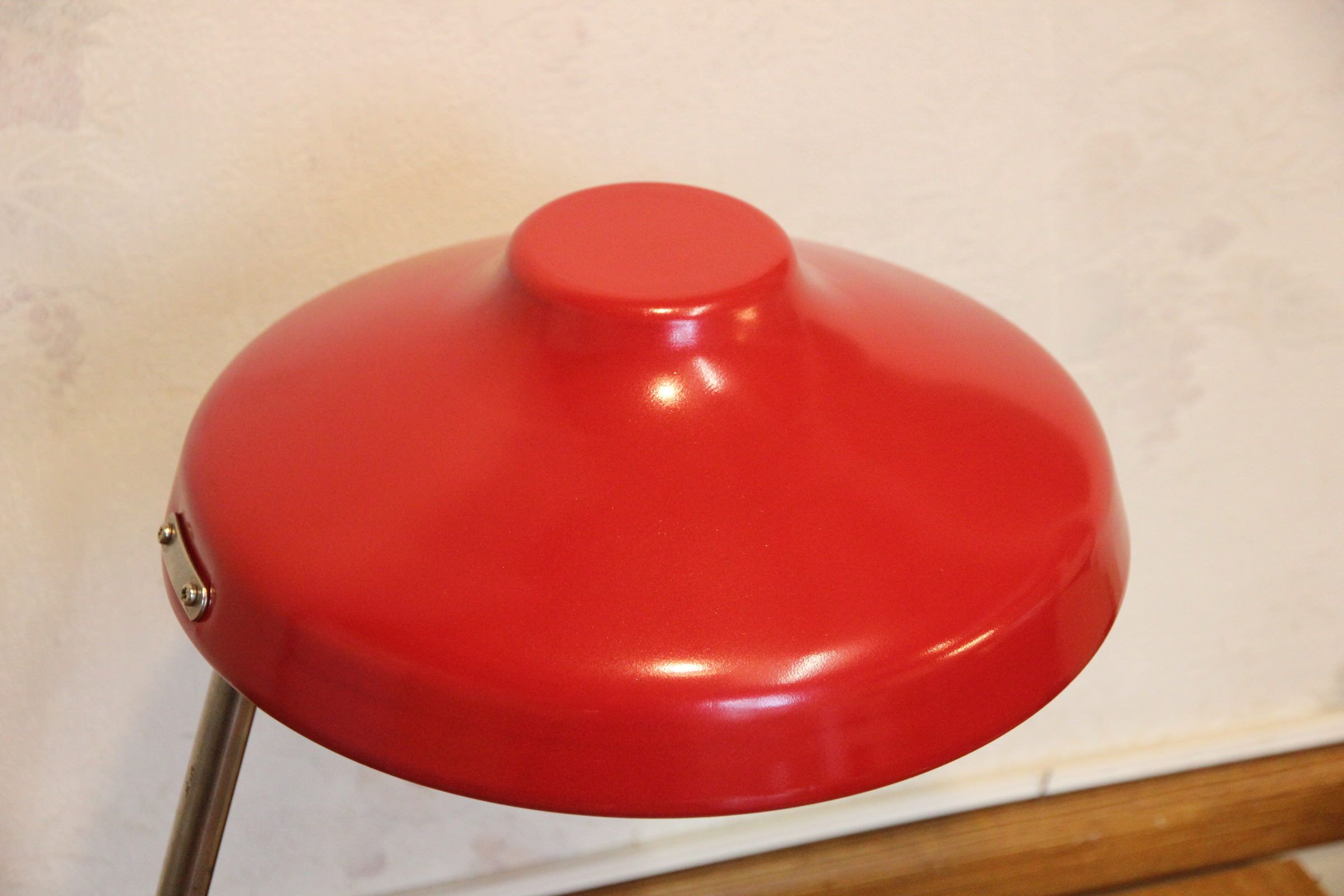 Carmine red saucer/UFO articulated years 50/60 desk lamp