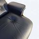 Fauteuil et repose-pieds hauts Herman Miller Original Eames, noir et chêne