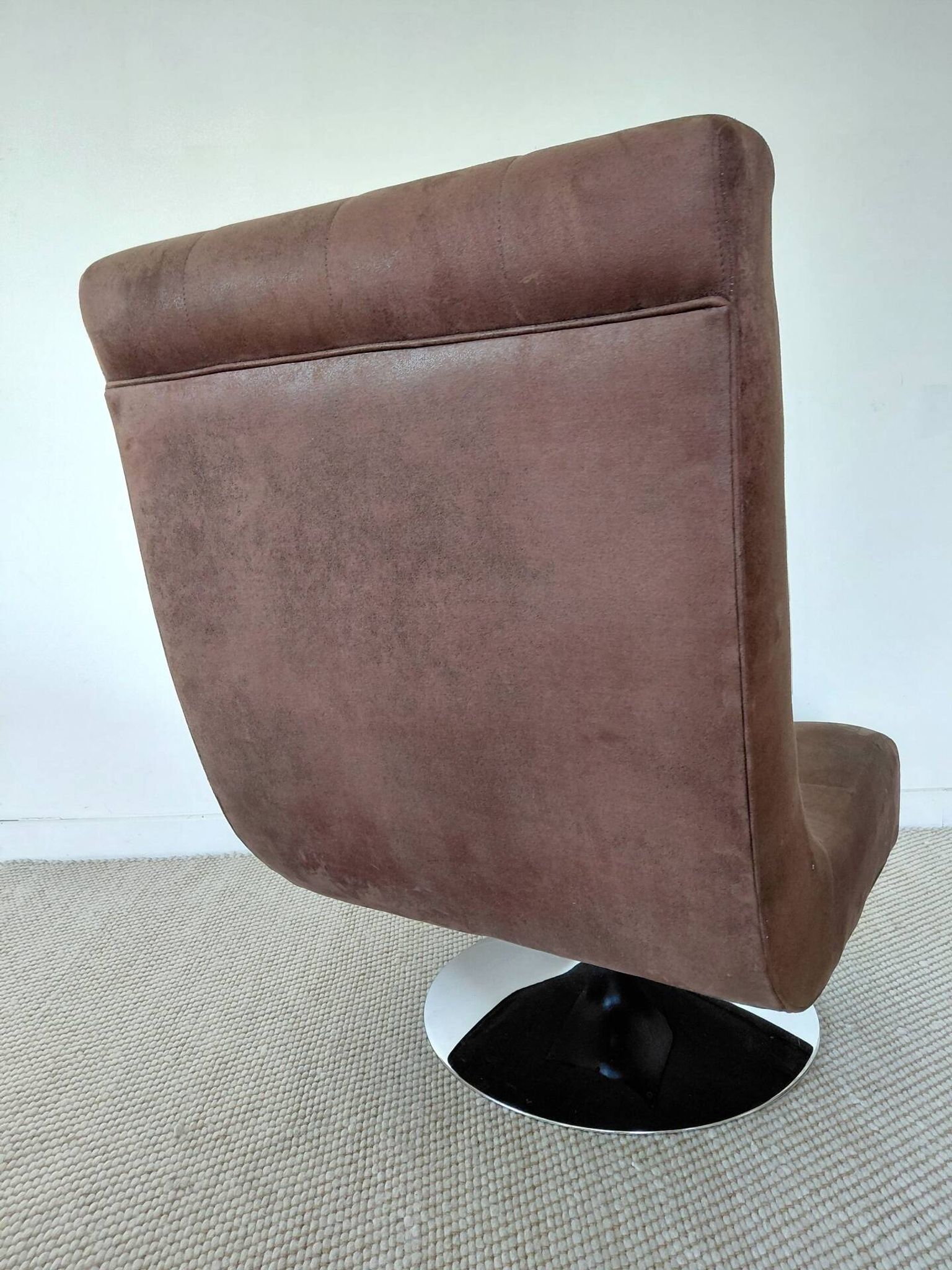 Fauteuil vintage pivotant en suède marron-esprit design années 60/70s