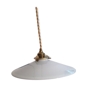 Suspension en opaline blanche et cordon doré