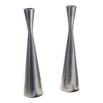Set of two diabolo-shaped candle holders