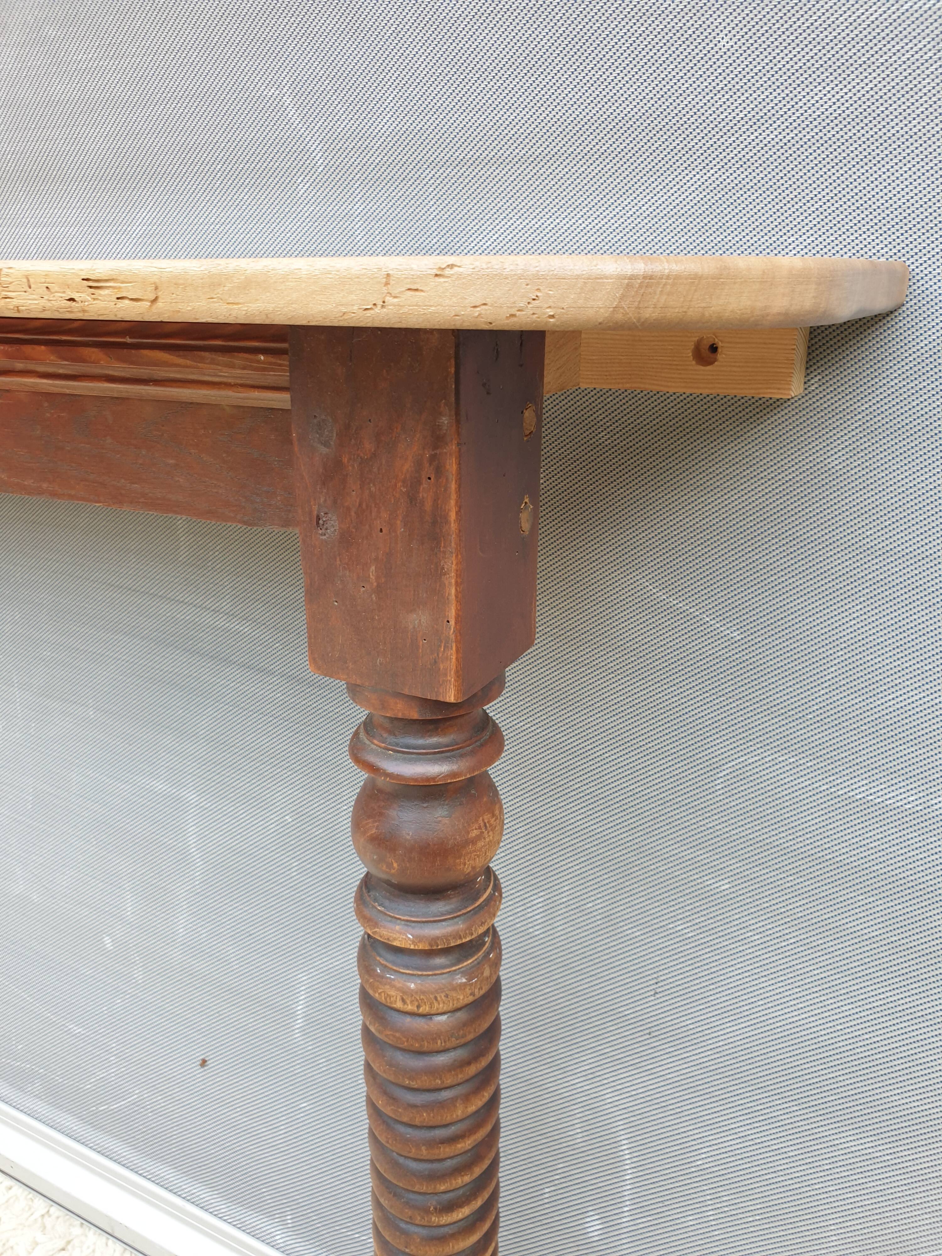 Console xixth walnut feet spinning tops