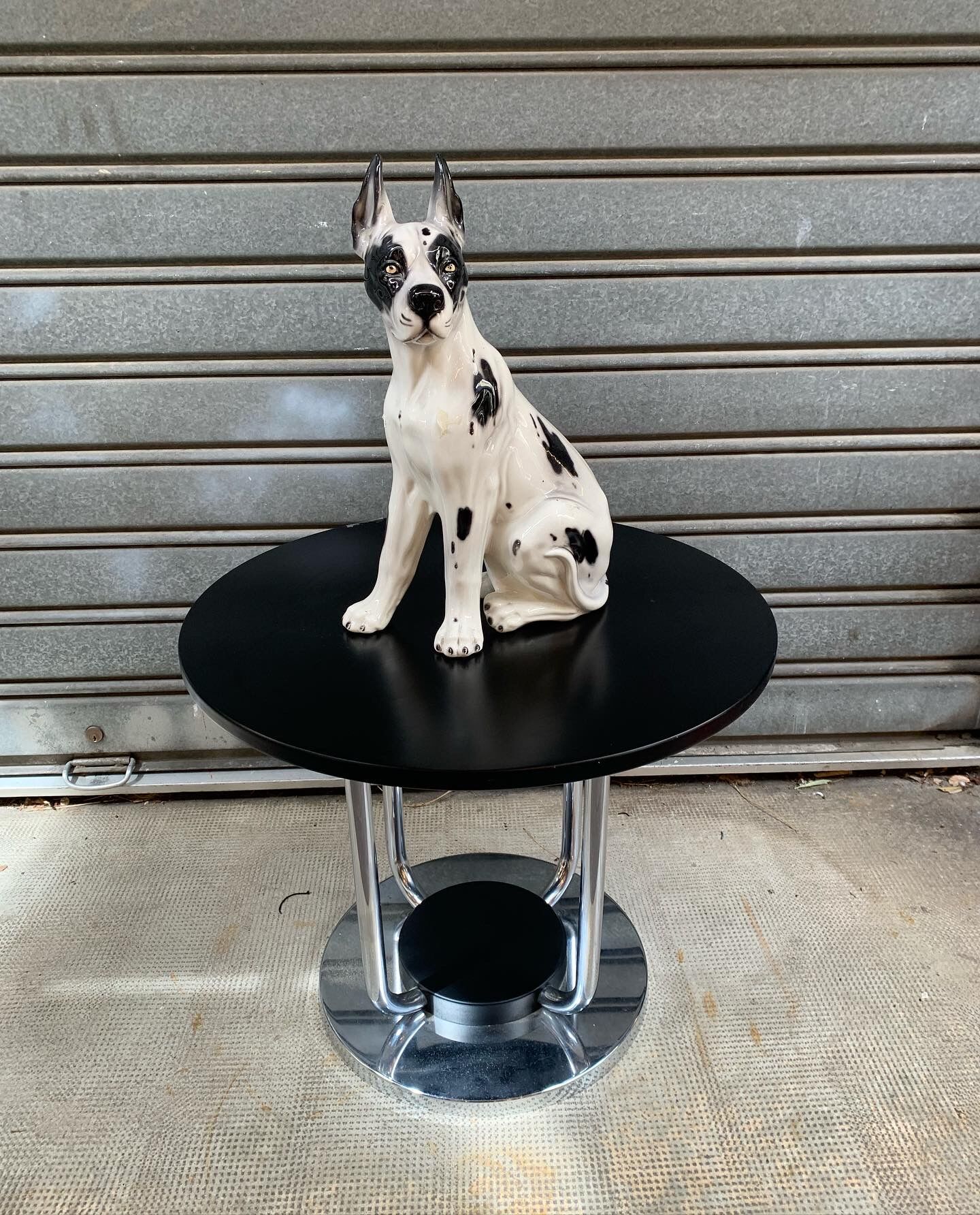 Round coffee table art deco style