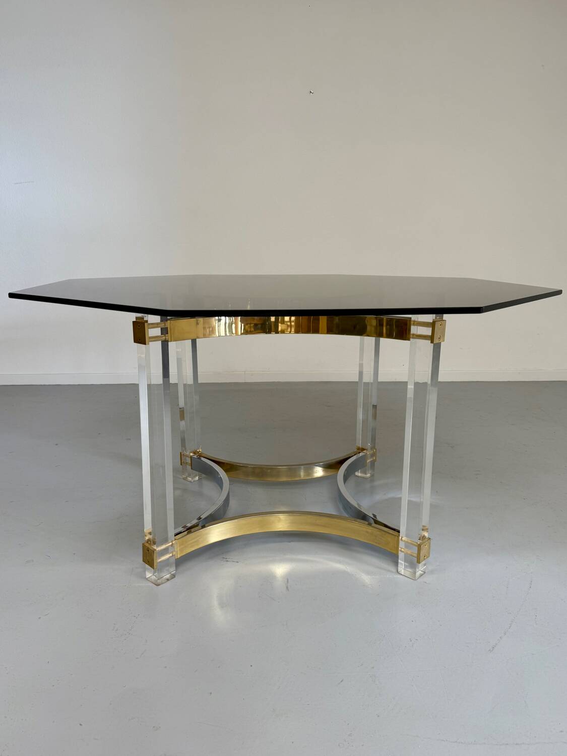 Antique Italian design dining table by Alessandro Albrizzi from the 70s
