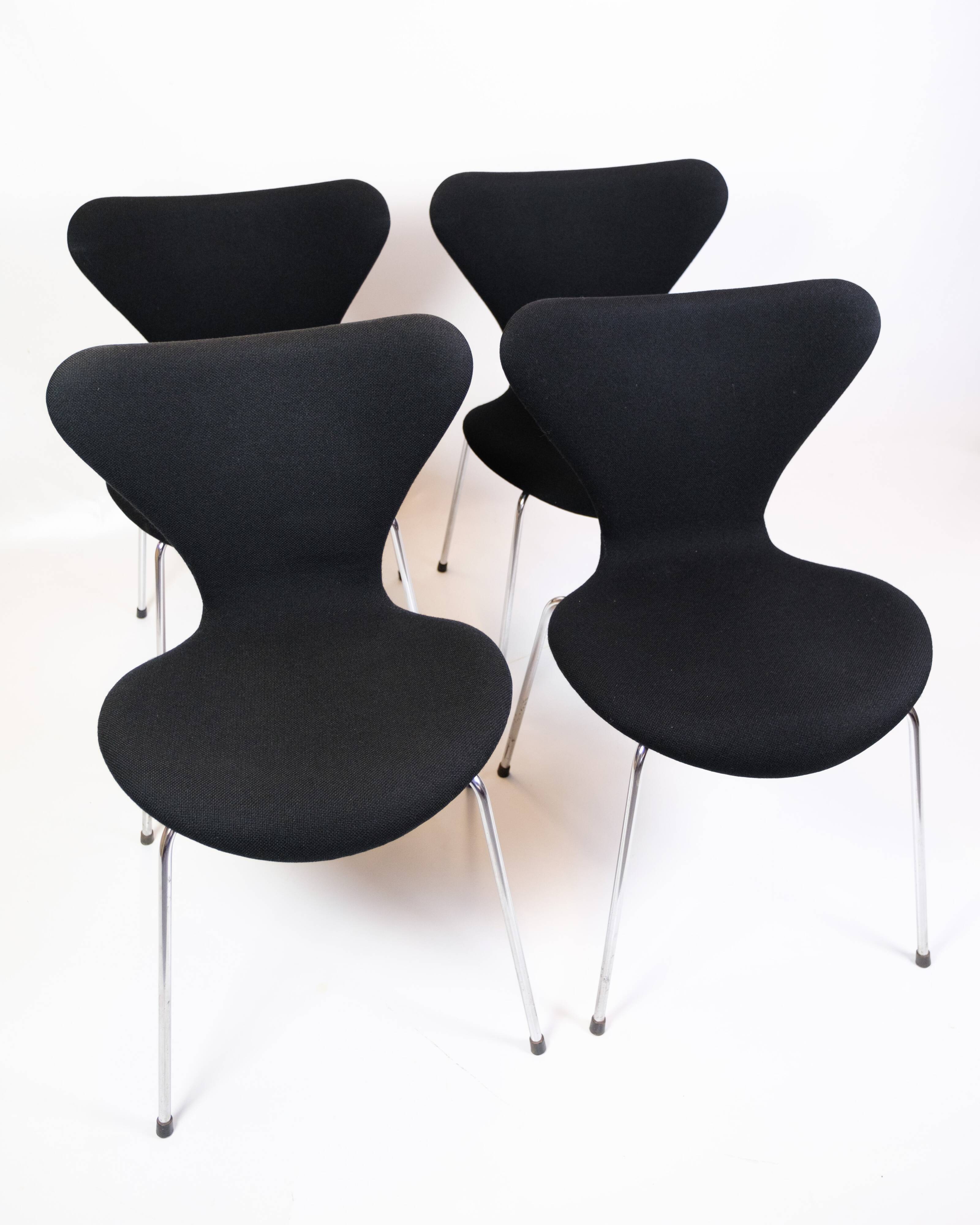Set Of 4 Seven Chairs Model 3107 Original Upholstered In Black Fabric By Arne Jacobsen