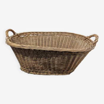 Woven wicker basket