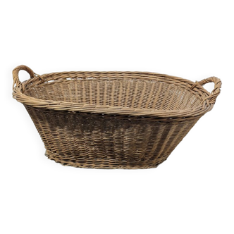 Woven wicker basket