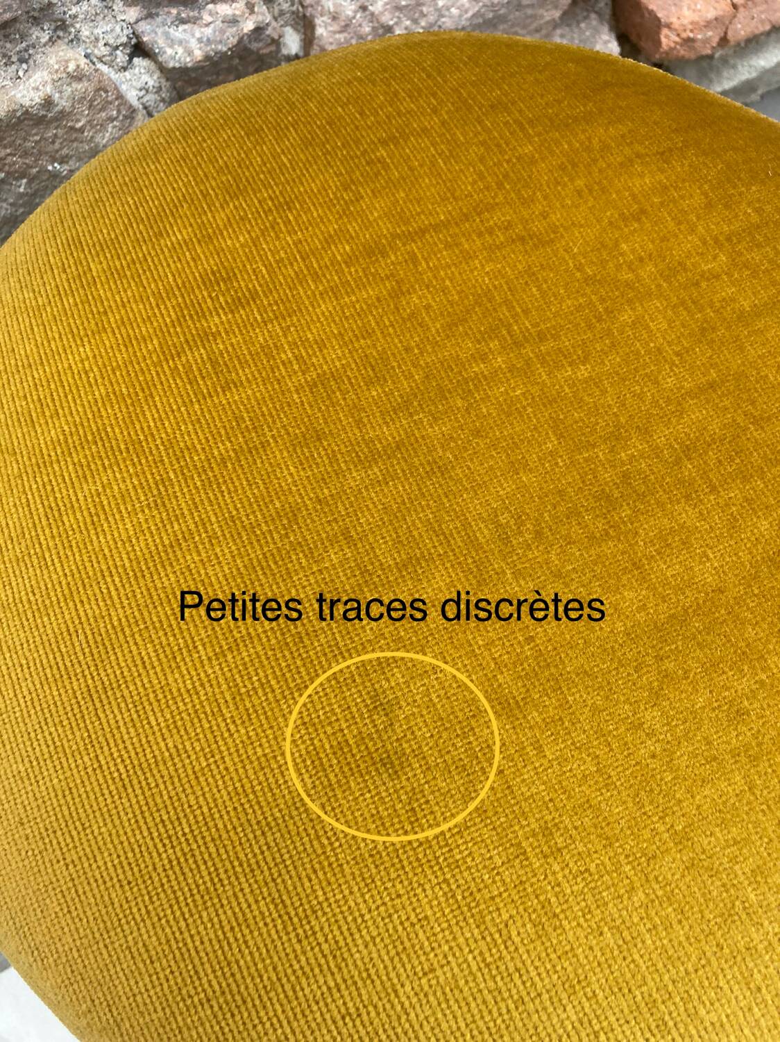 Pouf en velours moutarde, années 60-70