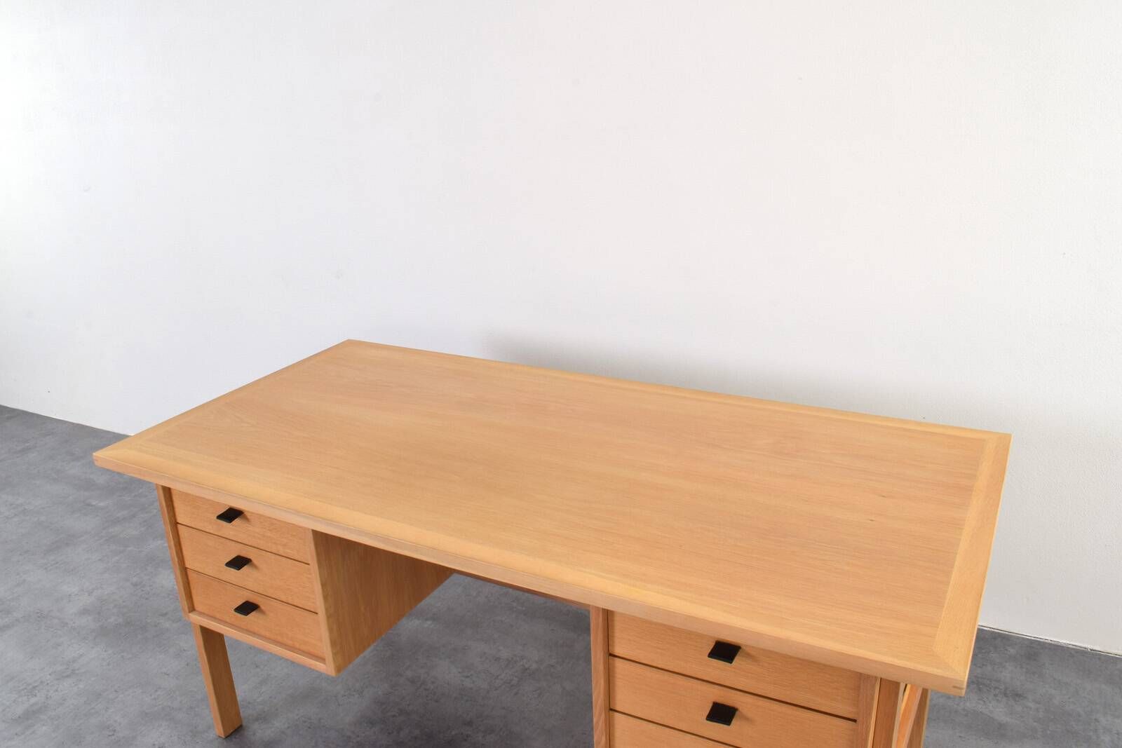 Mid-Century Oak Desk by Svend Åge Madsen for Sigurd Hansen, 1960s.