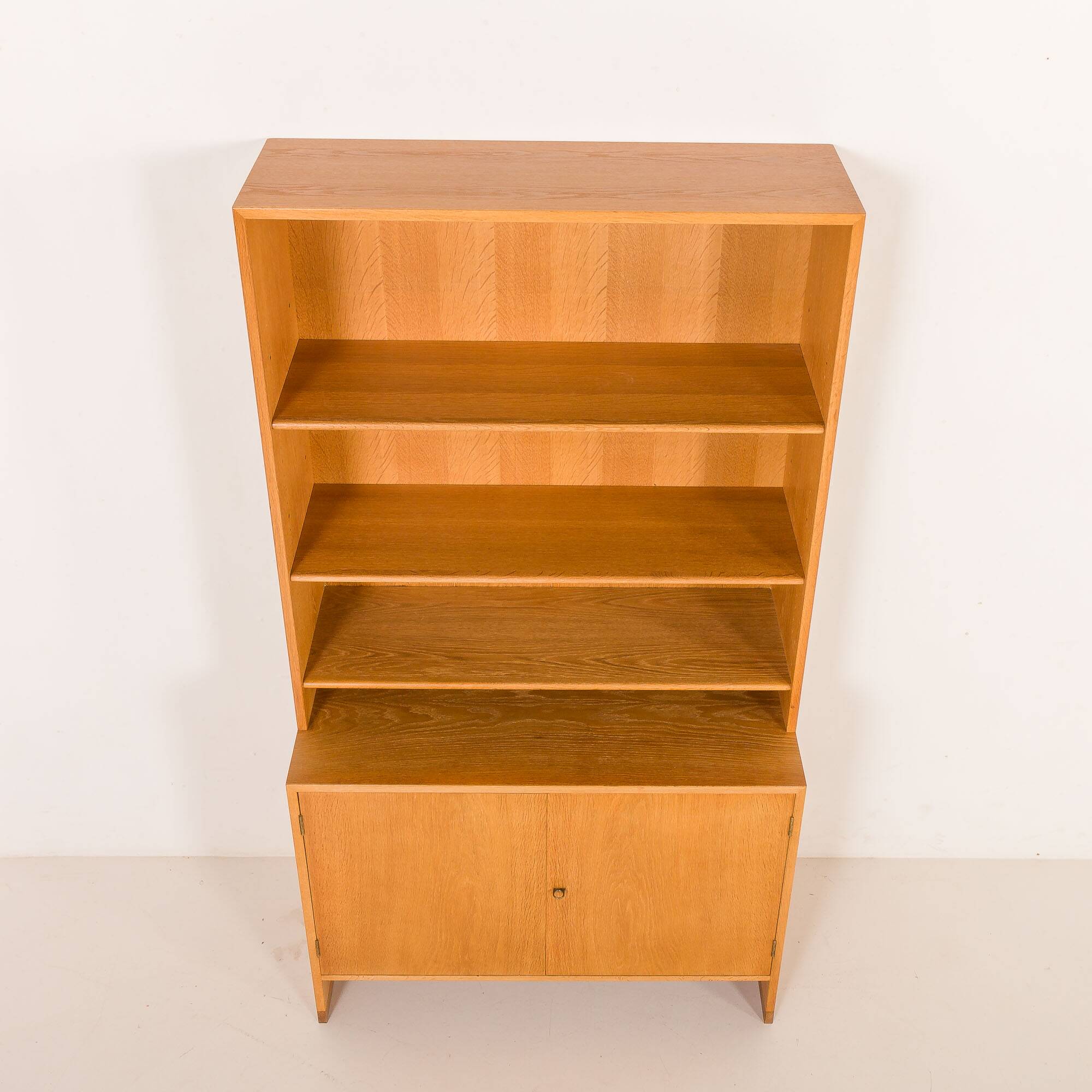 Hans Wegner mid-century oak bookcase, RY Mobler, 1960s