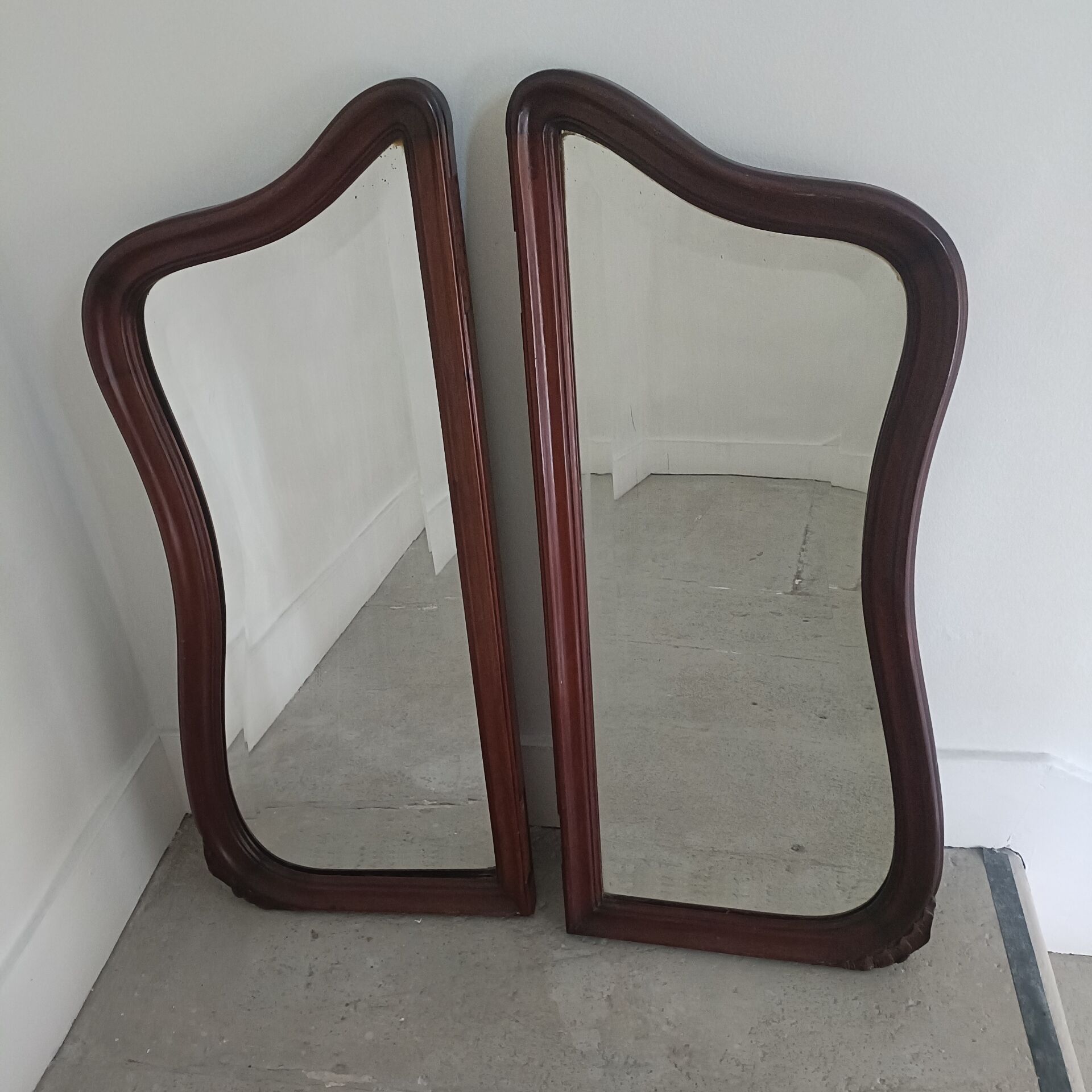 Bevelled mirror diptyque