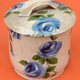 Boite ancienne lithographiée décor roses bleues années1950