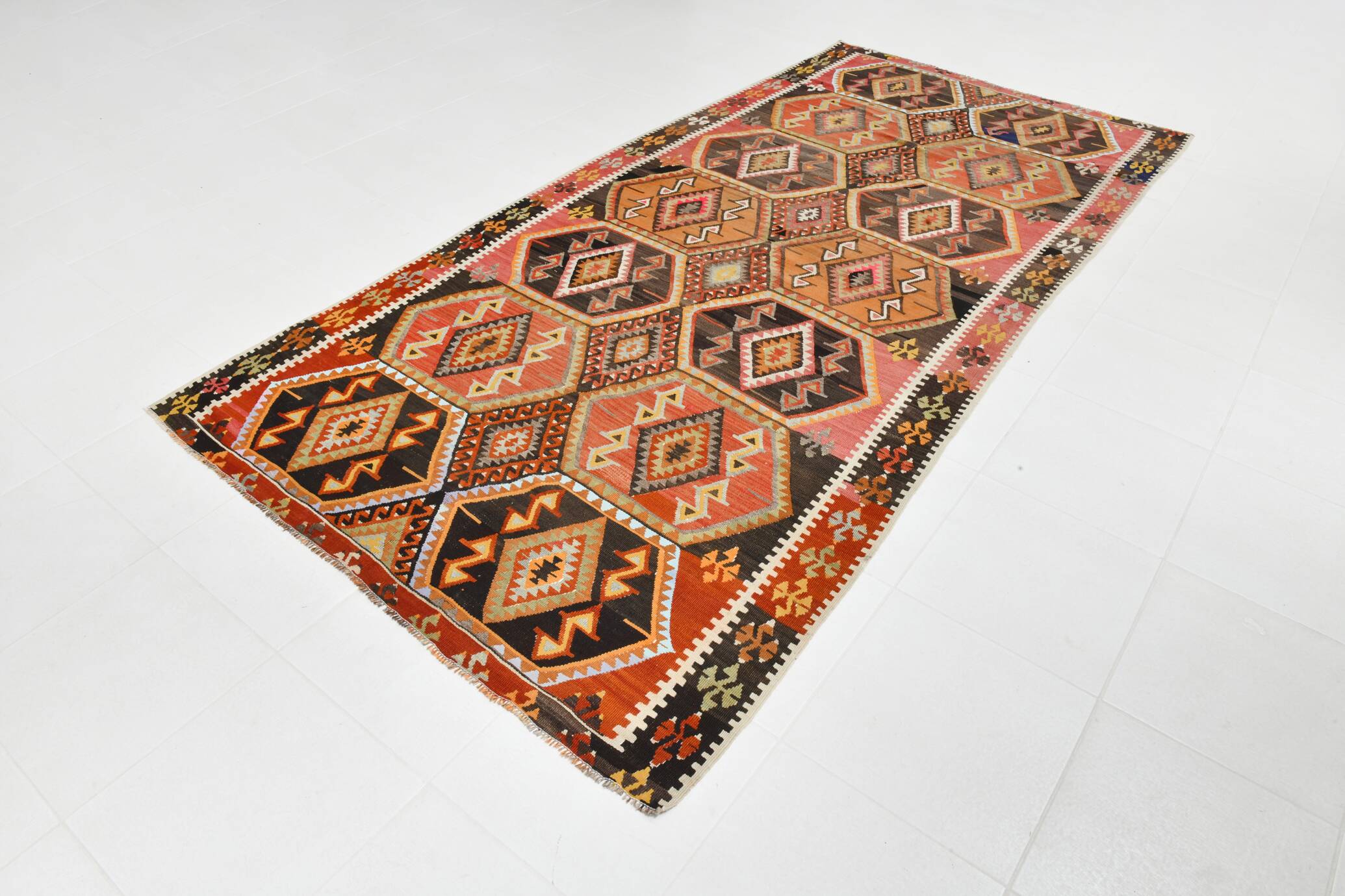 Tapis Kilim Ancien Fait Main – Motifs Géométriques et Symboles Protecteurs