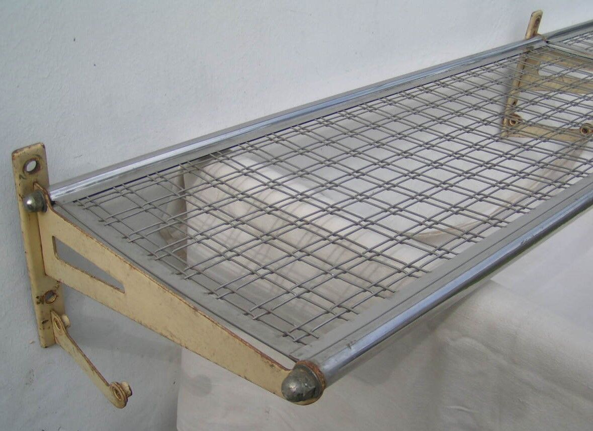 Shelf train luggage rack