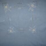 Nappe bleue brodée main