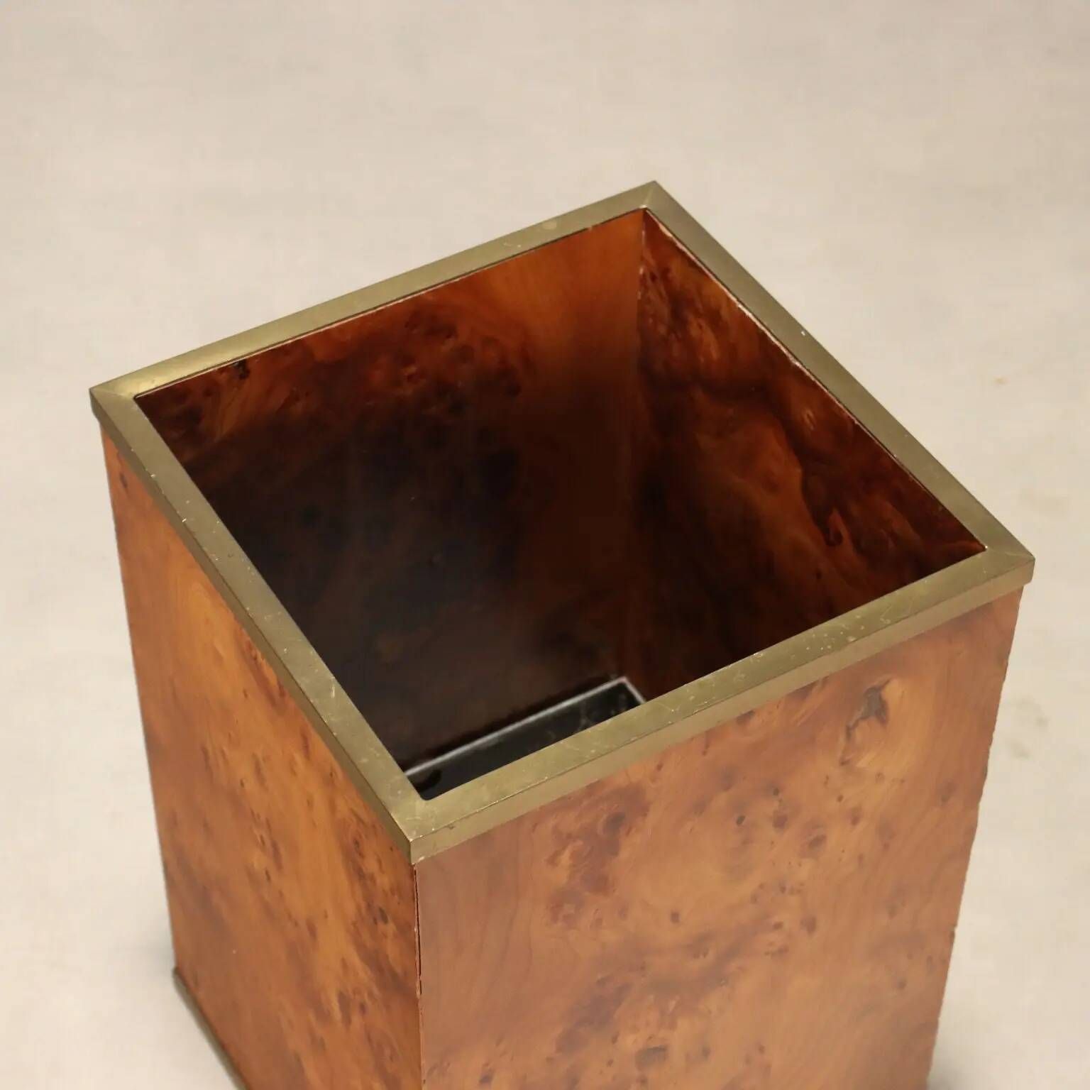 Vintage umbrella stand in burl wood and brass, Italy, 1970s-1980s.