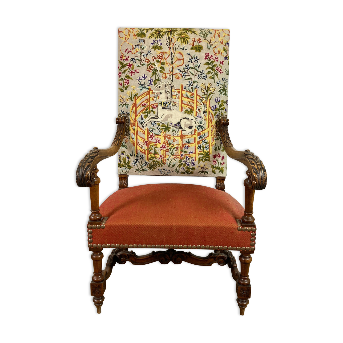 Ancien fauteuil de style bois et tissu décor licorne