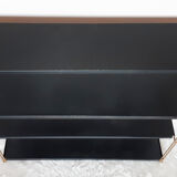 Metal string shelf