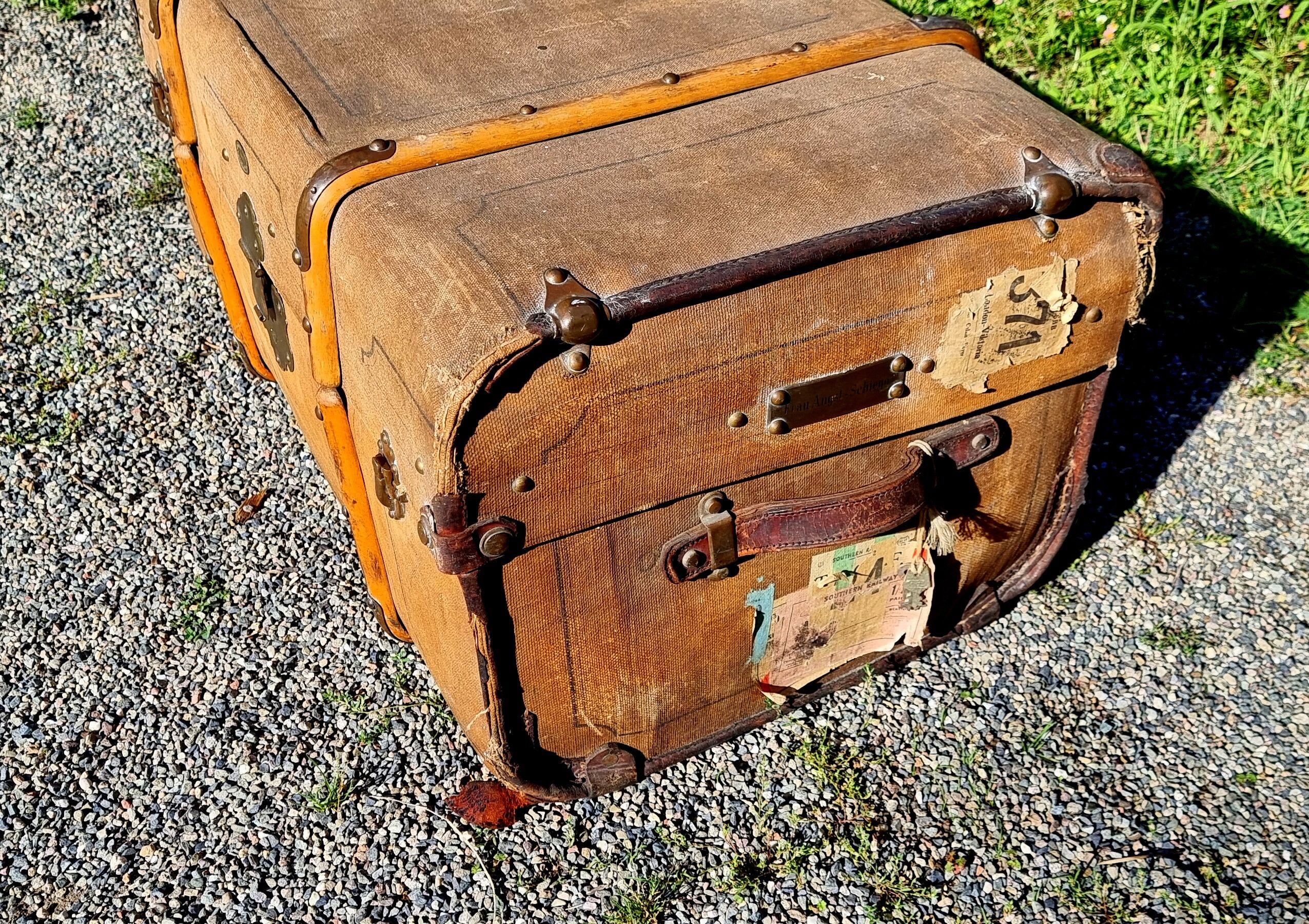 Travel trunk 1900