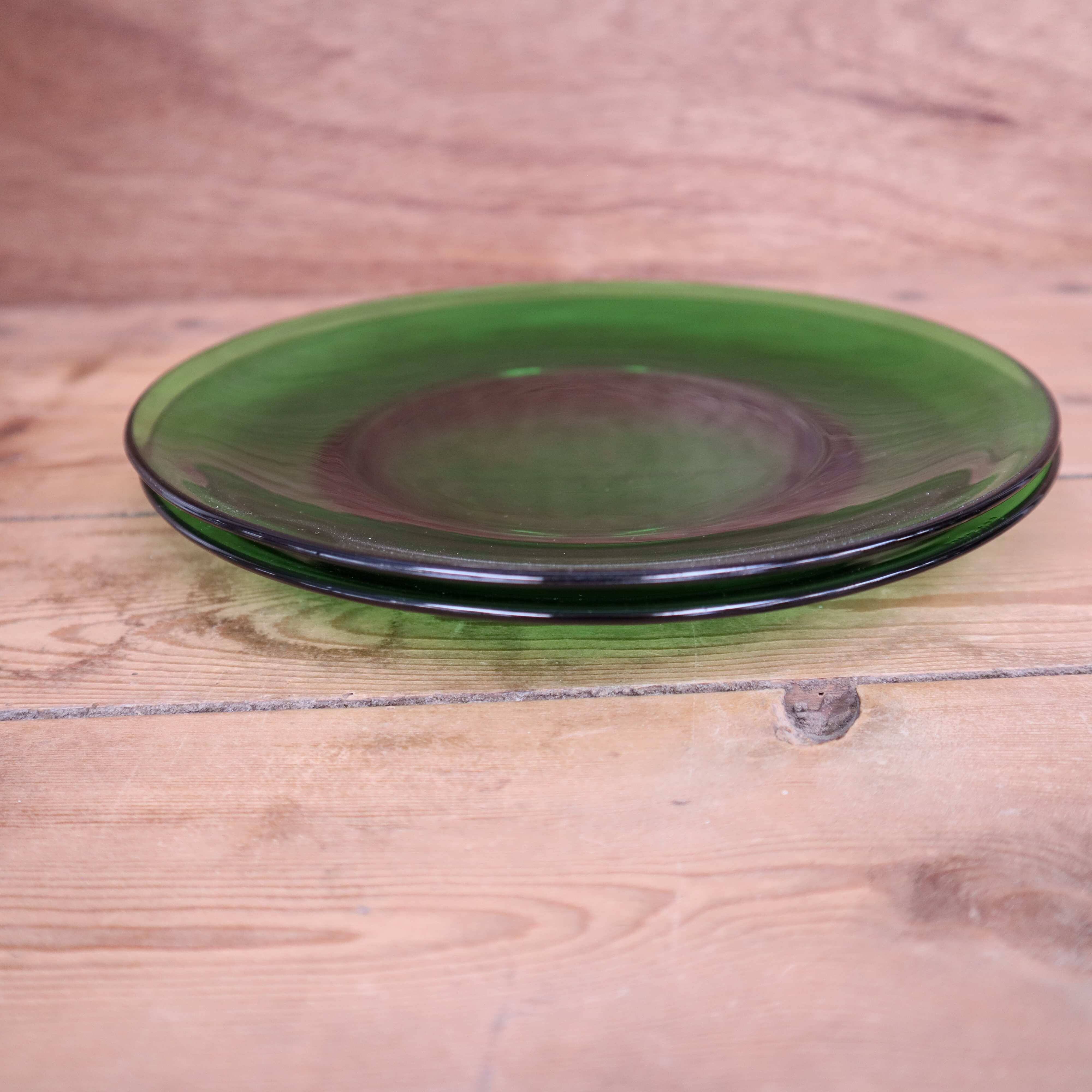 2 vintage green flat plates in tempered glass Vereco France