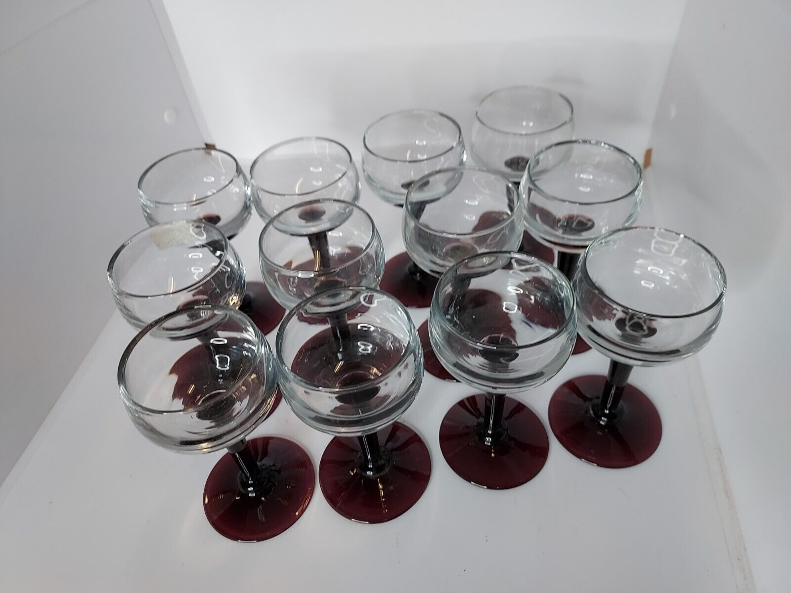 Port glasses with colored feet