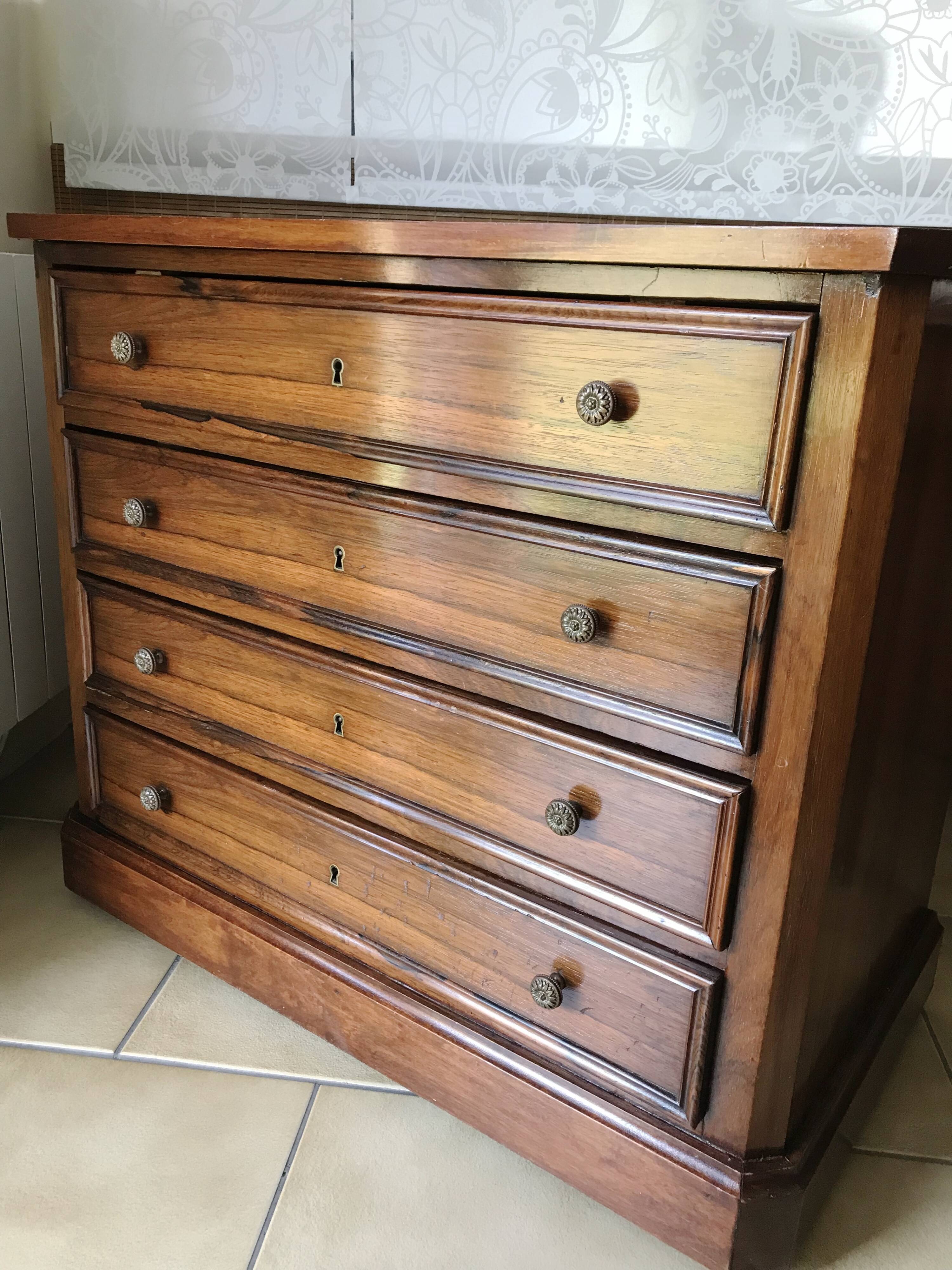Small chest of drawers from the end of the 19th century