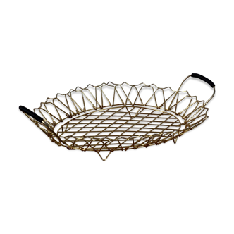 Vintage fruit basket in wire