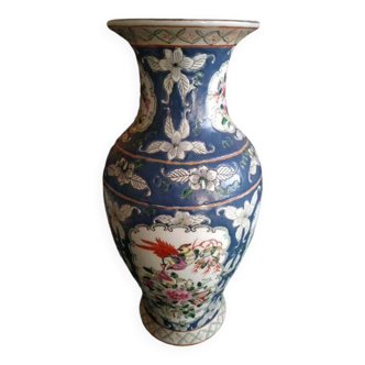 Vase chinois en porcelaine bleu famille et oiseaux