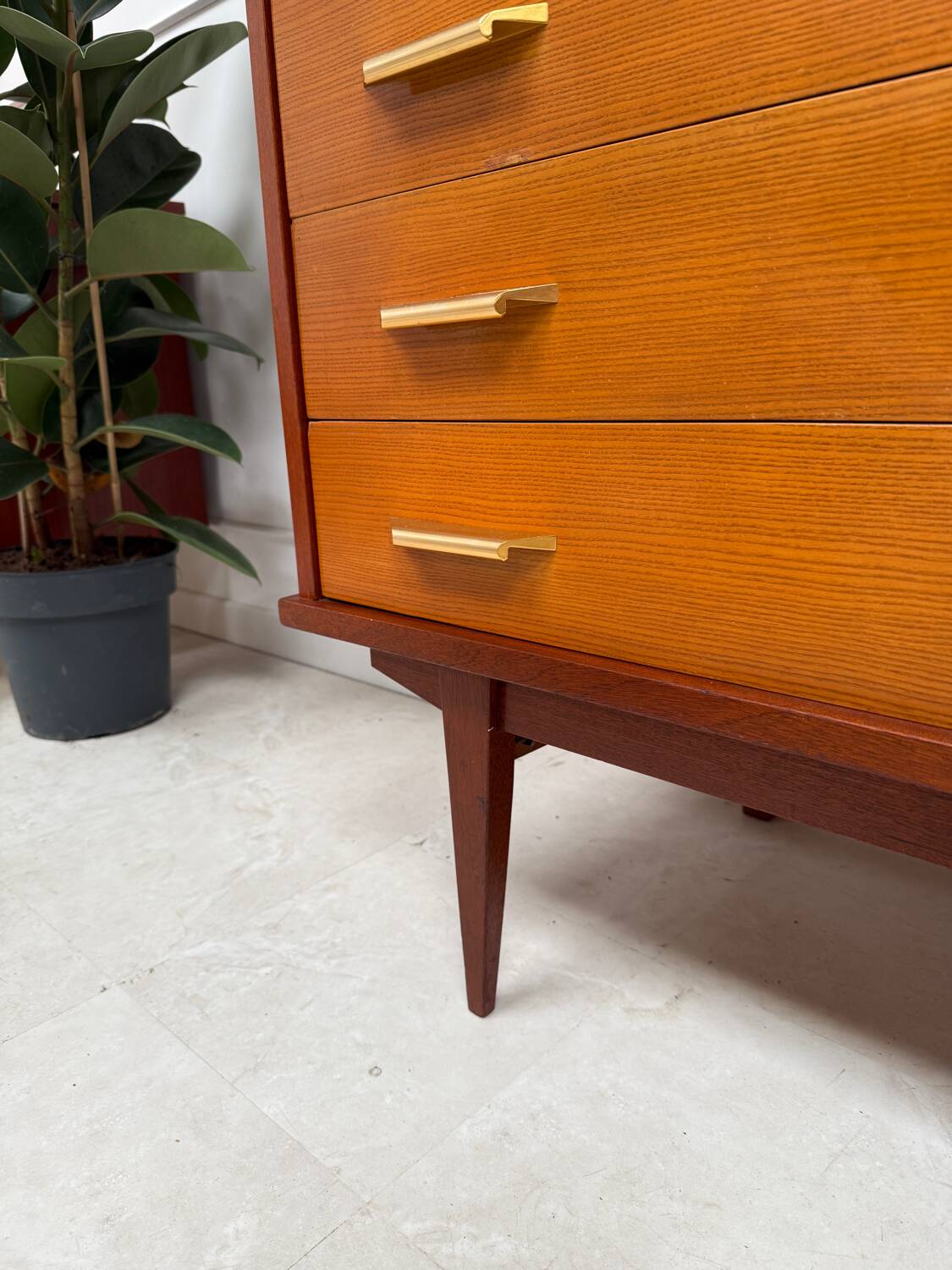 Vintage chest of drawers with spindle legs