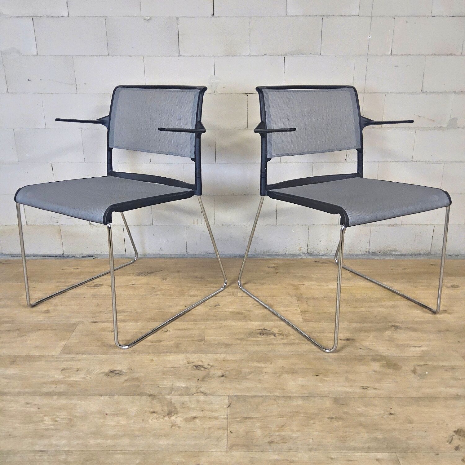 2x Wilkhahn Aline 230 chair with armrests (stackable)