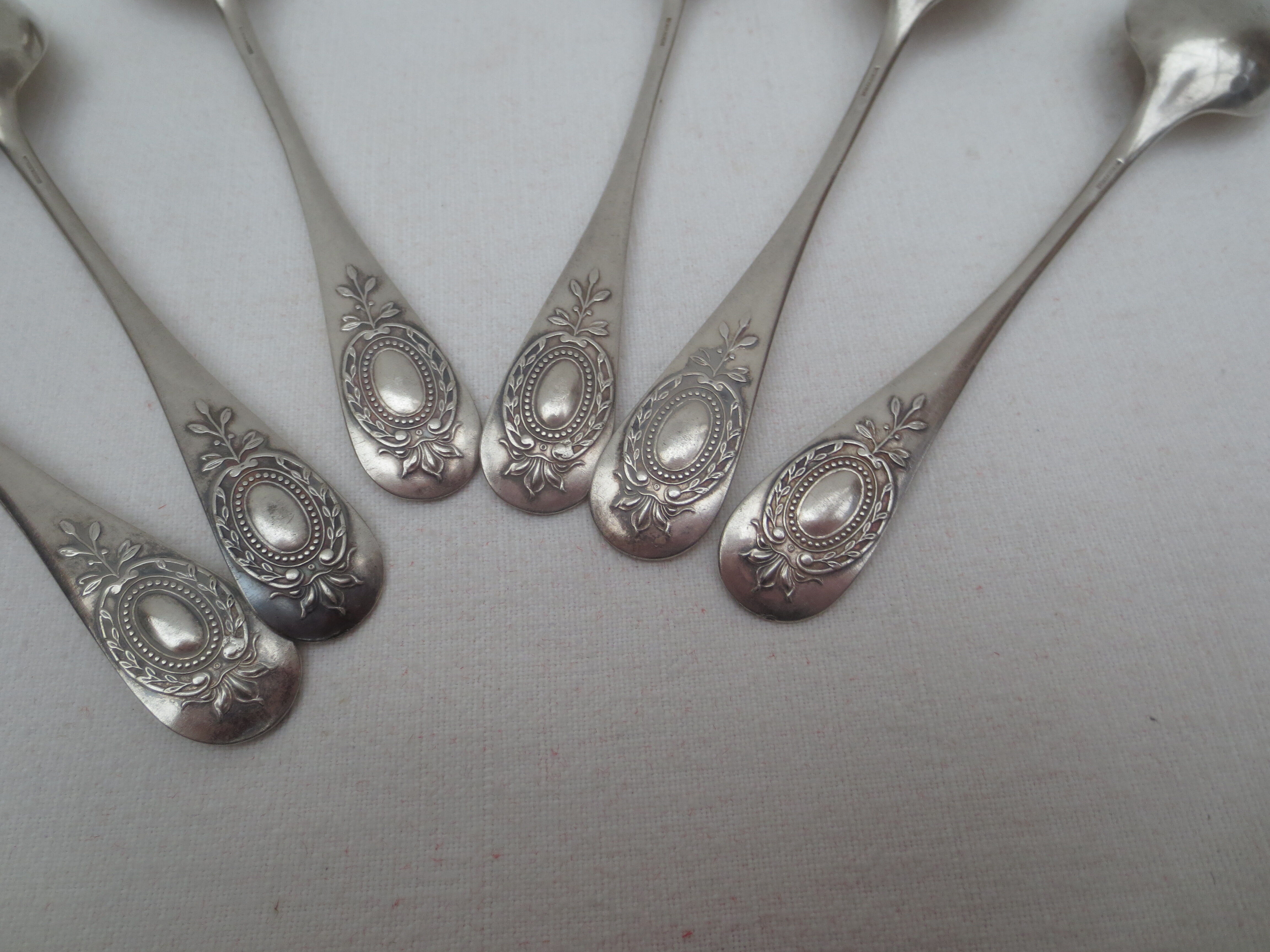 Suite of 6 small silver dessert spoons, medallion decoration