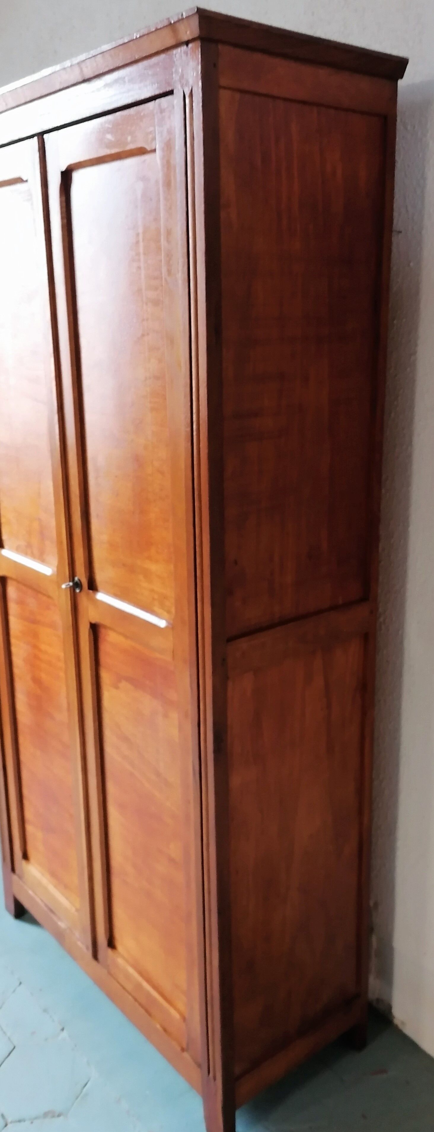 Armoire parisienne