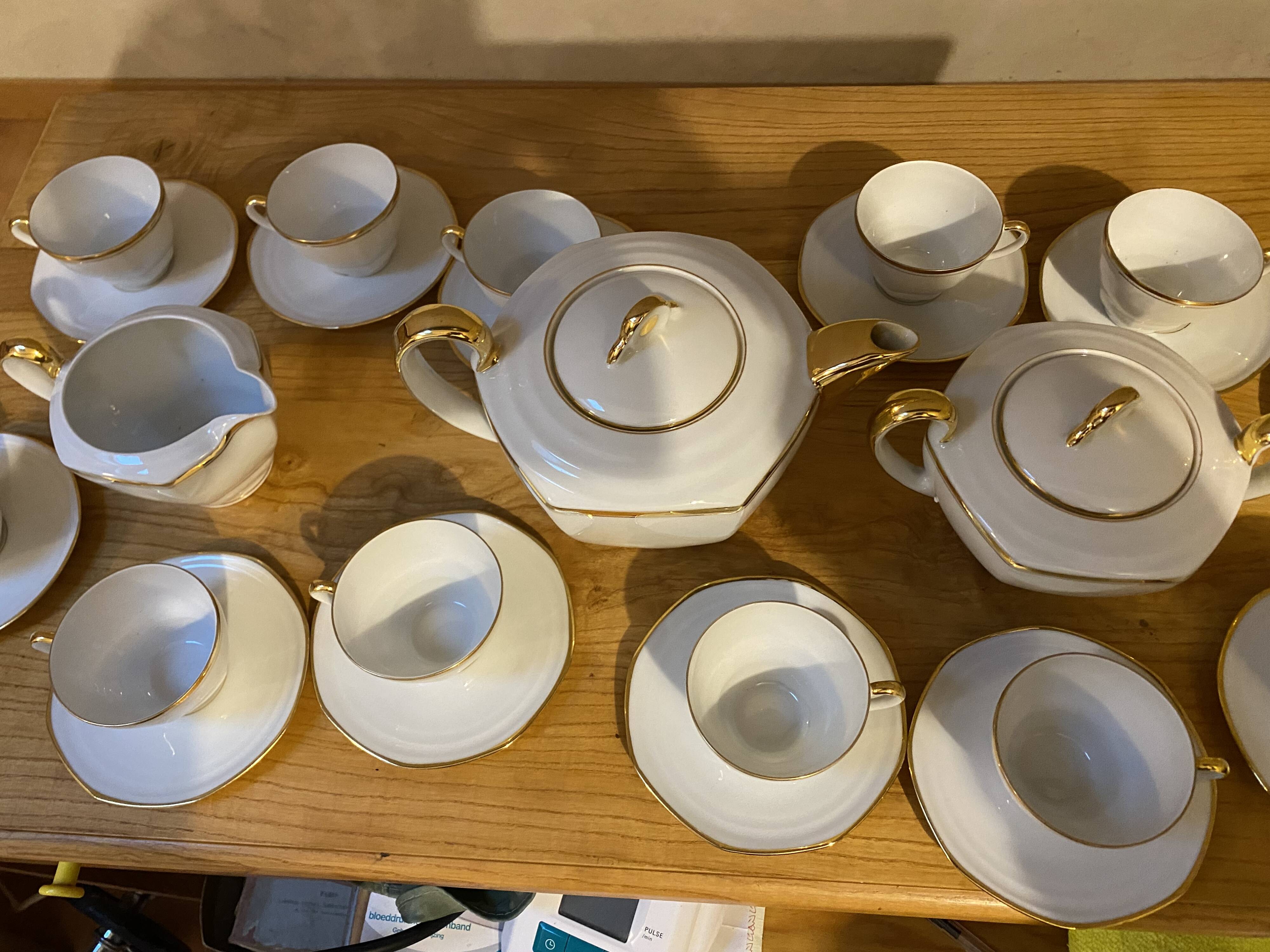 Exceptional Tea/Coffee Service Limoges – E. Galtier – 27 pieces – Fine Gold –