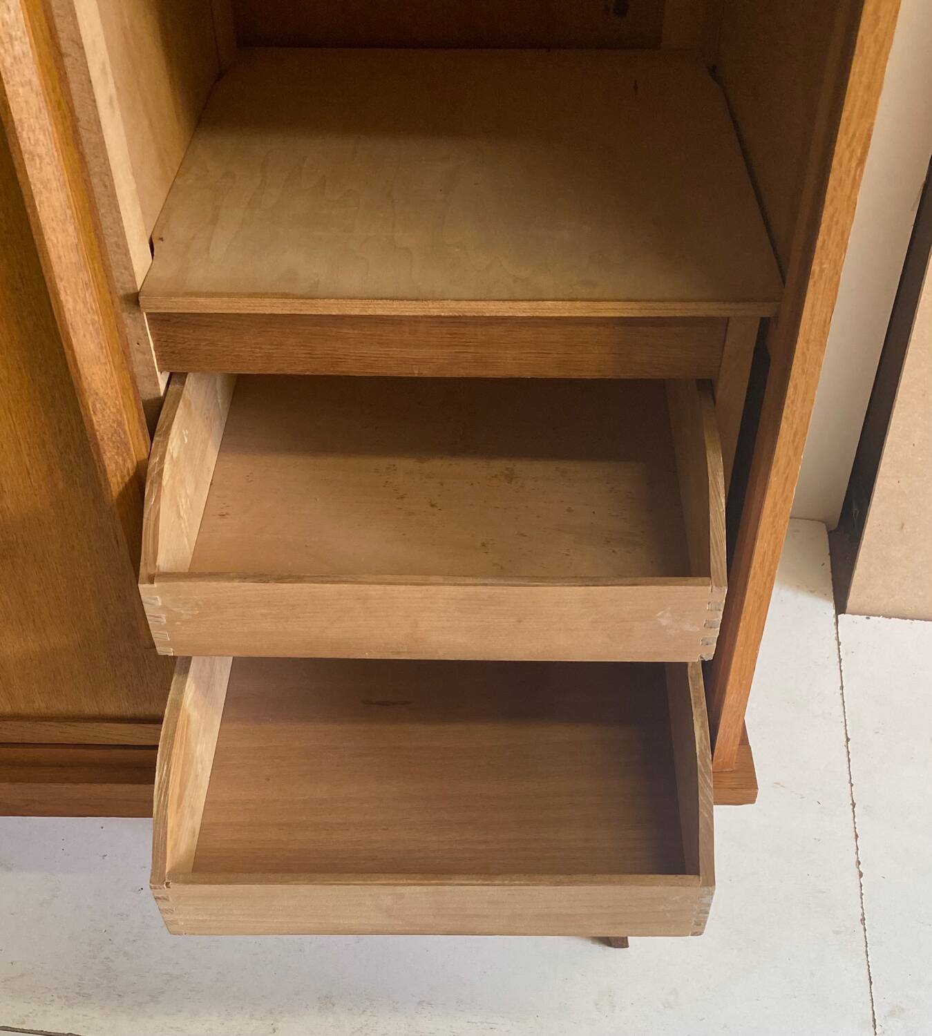 Armoire vintage pieds compas années 60