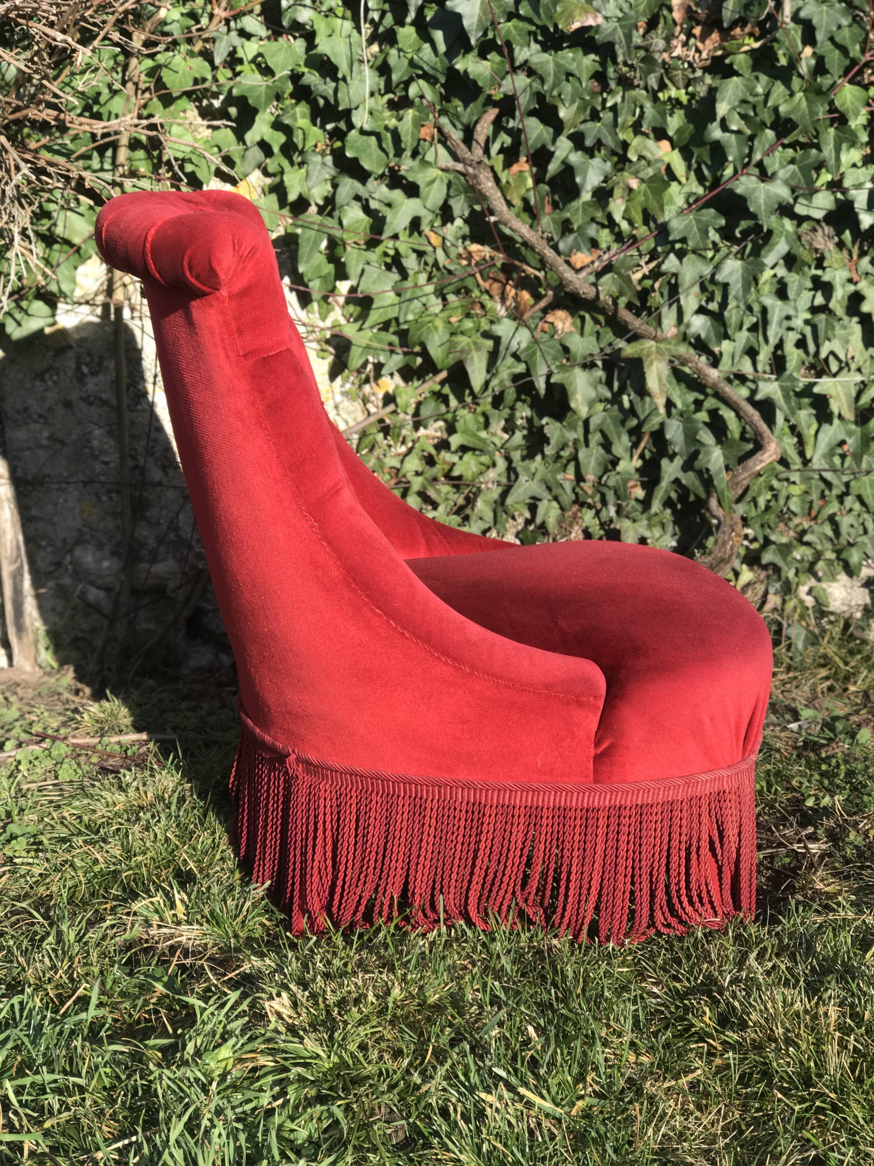 Red velvet toad chair