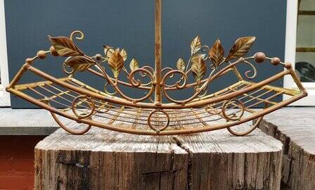 Wrought iron basket with handle medium