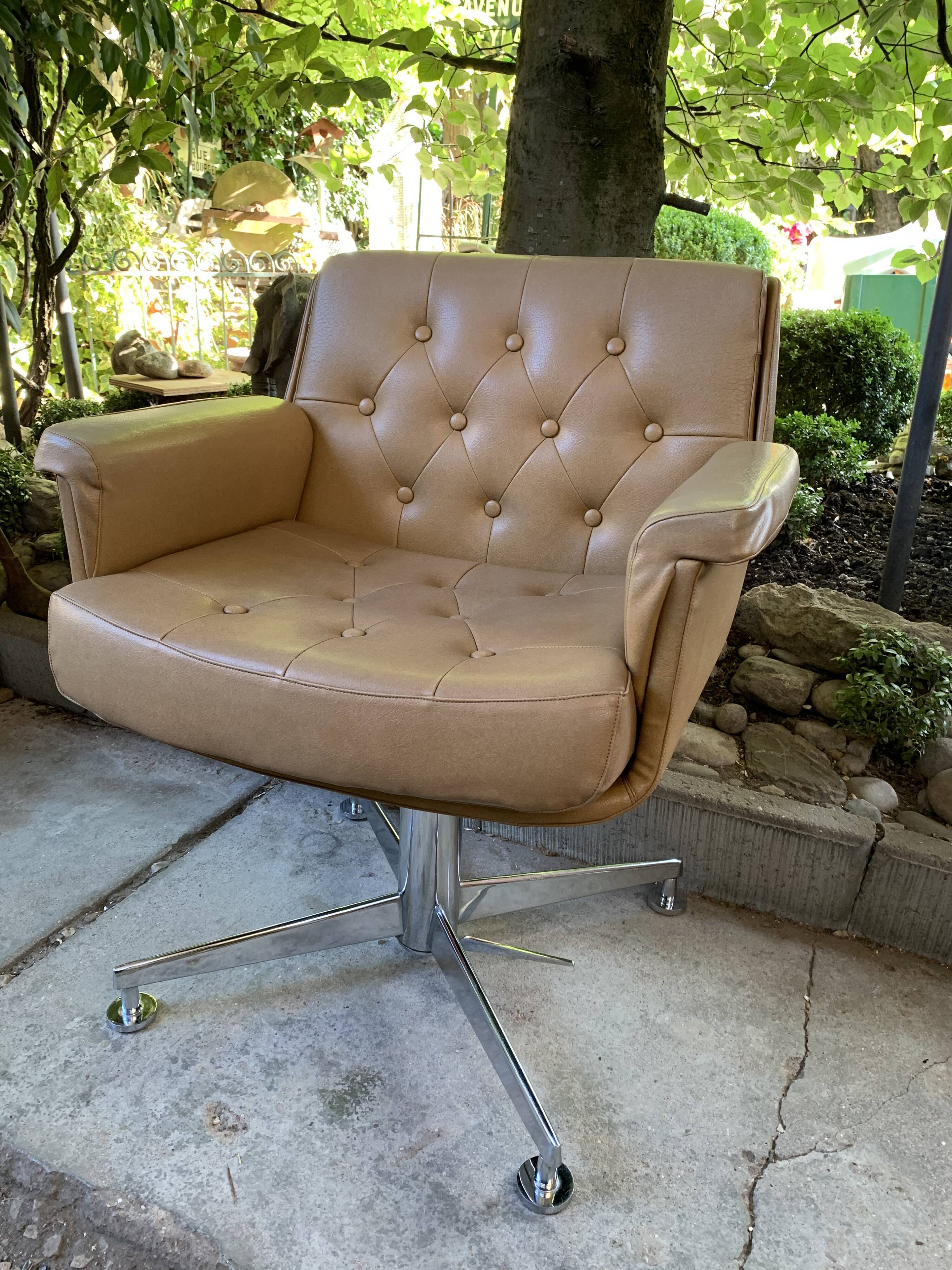 Airborne 1970s "bridge" swivel chair