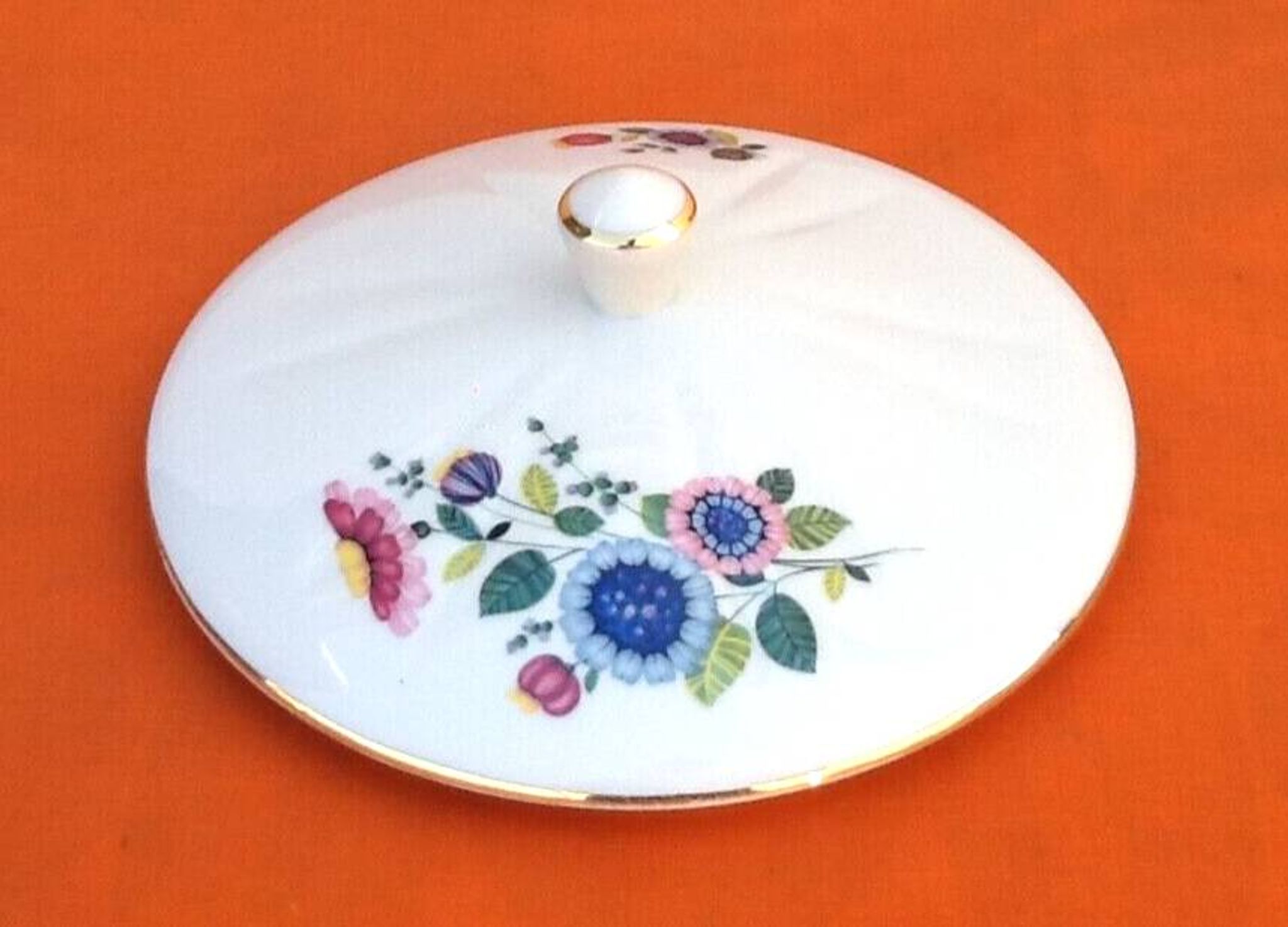 Porcelain tureen with floral decoration Berry Haute Porcelaine