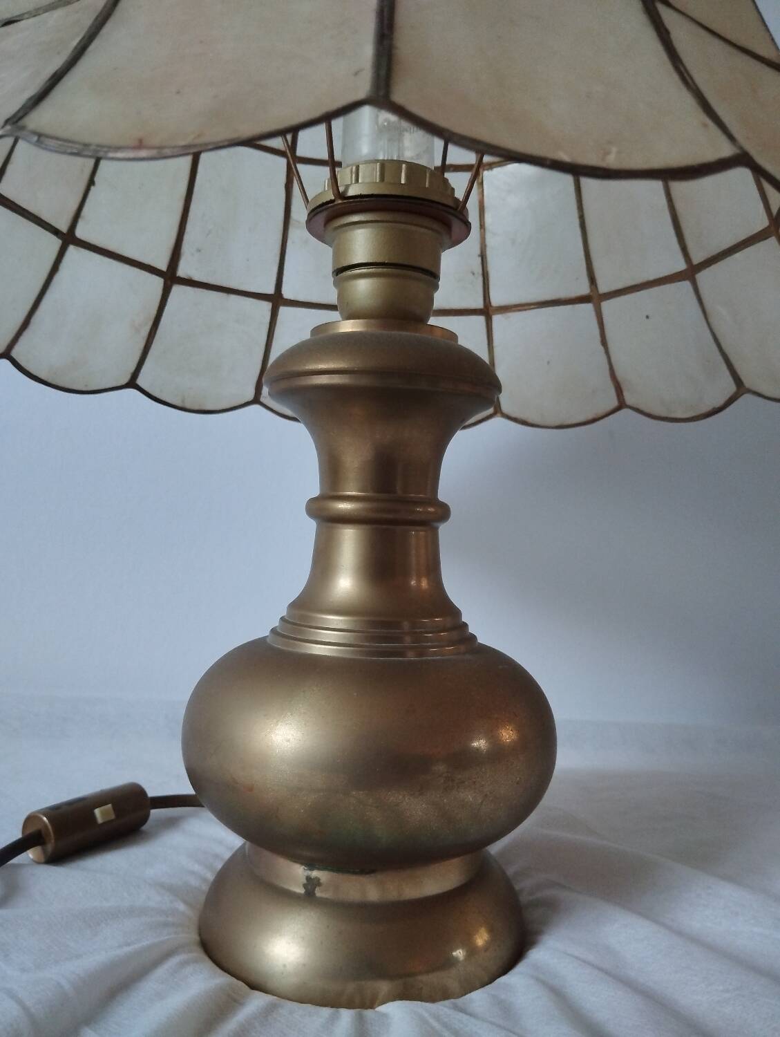 Mother-of-pearl brass pagoda lamp