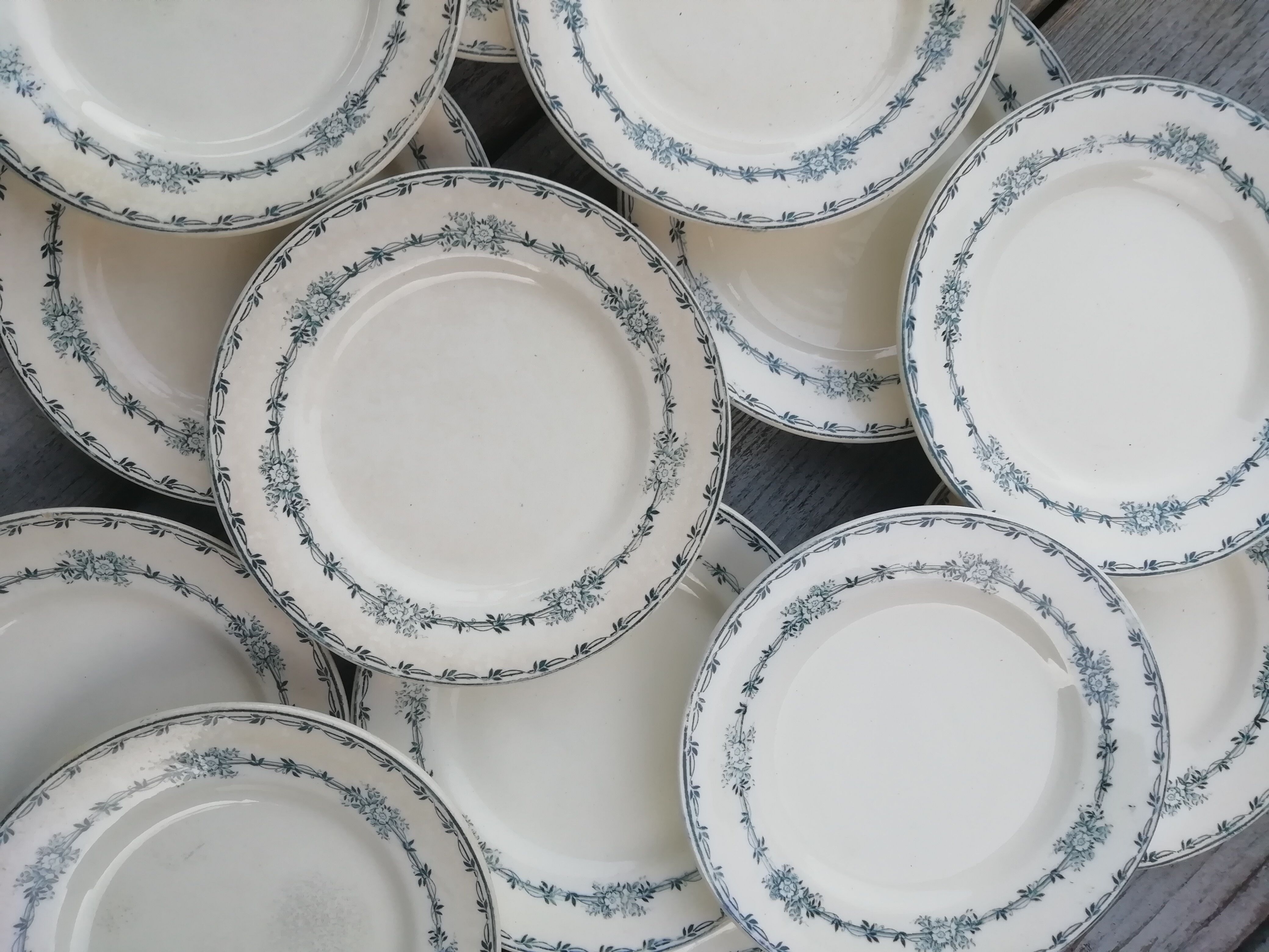 Iron earth saline dessert plates