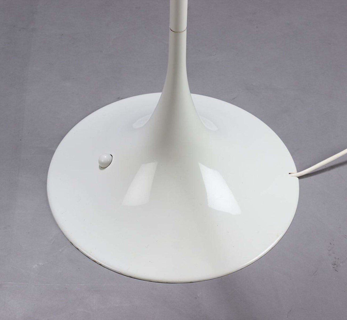 Floor lamp "Panthella" white Verner Panton of the 1970s