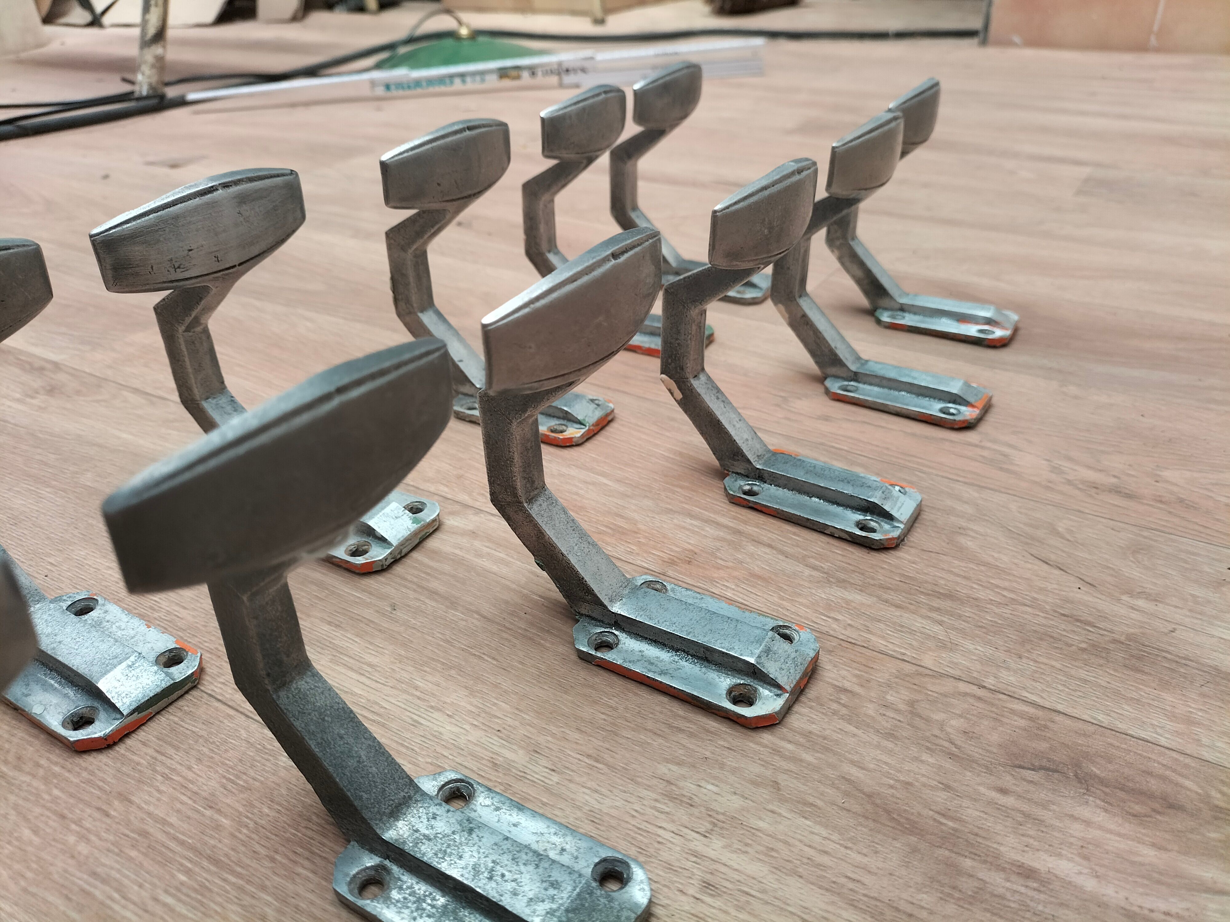 Lot de 16 patères